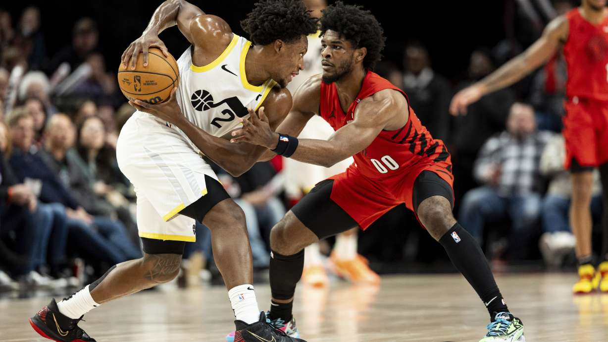 Portland Trail Blazers guard Scoot Henderson, right, guards Utah Jazz guard Collin Sexton during the first half of an NBA basketball game, Thursday, Dec. 26, 2024, in Portland, Ore.
