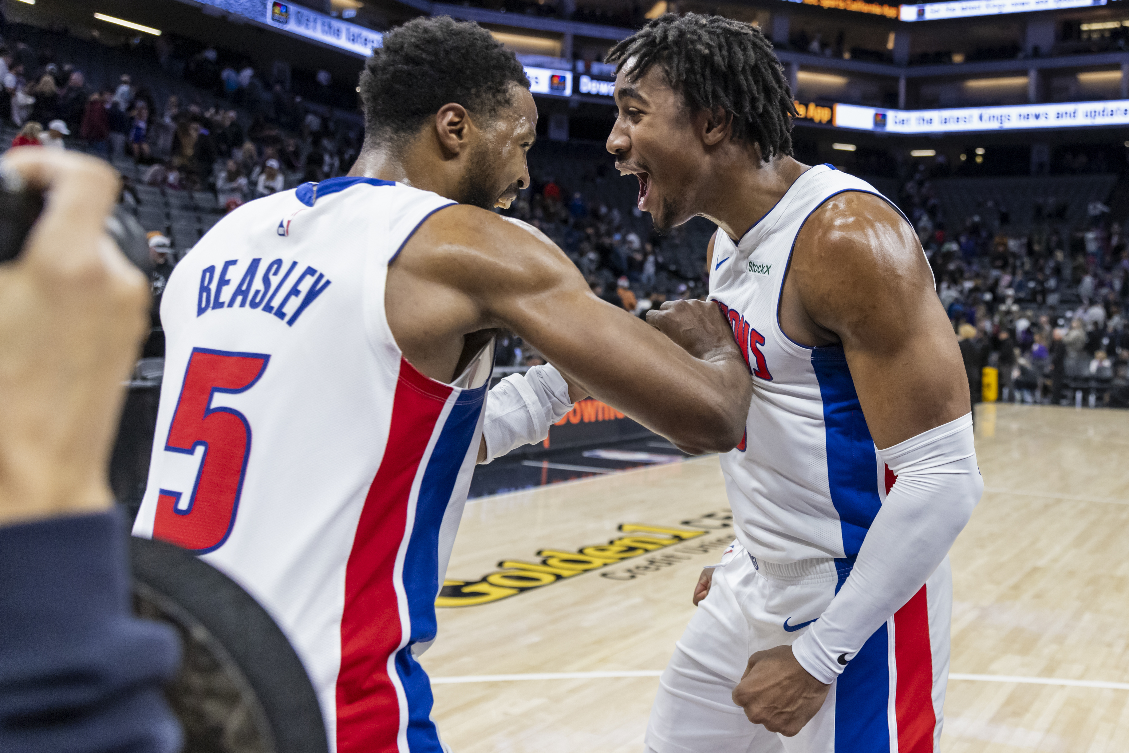 Jaden Ivey's 4-point play with 3 seconds left rallies Pistons past Kings 114-113