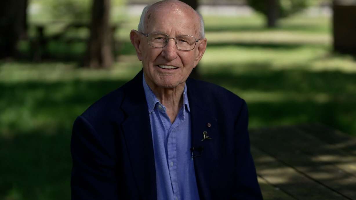 Dr. Robert Webster, a New Zealand virologist who was the first to understand that flu viruses come from the guts of birds, is the leader of a new project to try and stop a new flu pandemic in an unorthodox way.