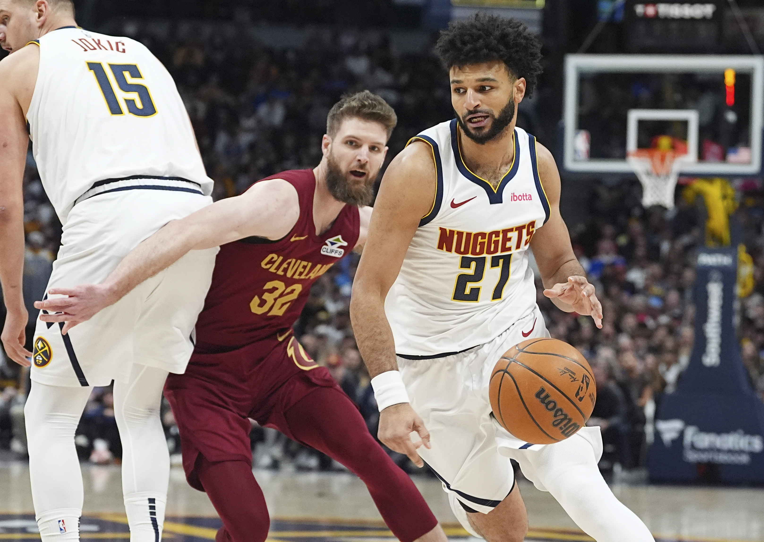 Mitchell scores 33, Cavs beat Nuggets 149-135 for 6th straight win