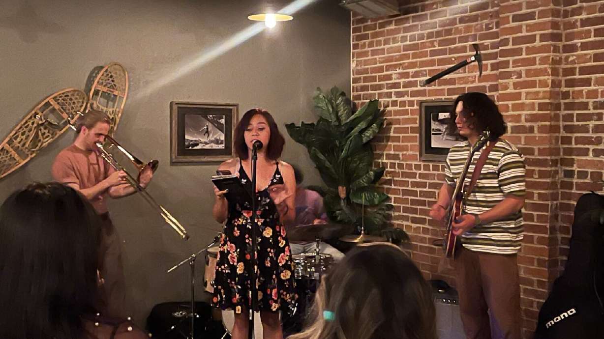 Laura Ruiz Ortega writing poetry