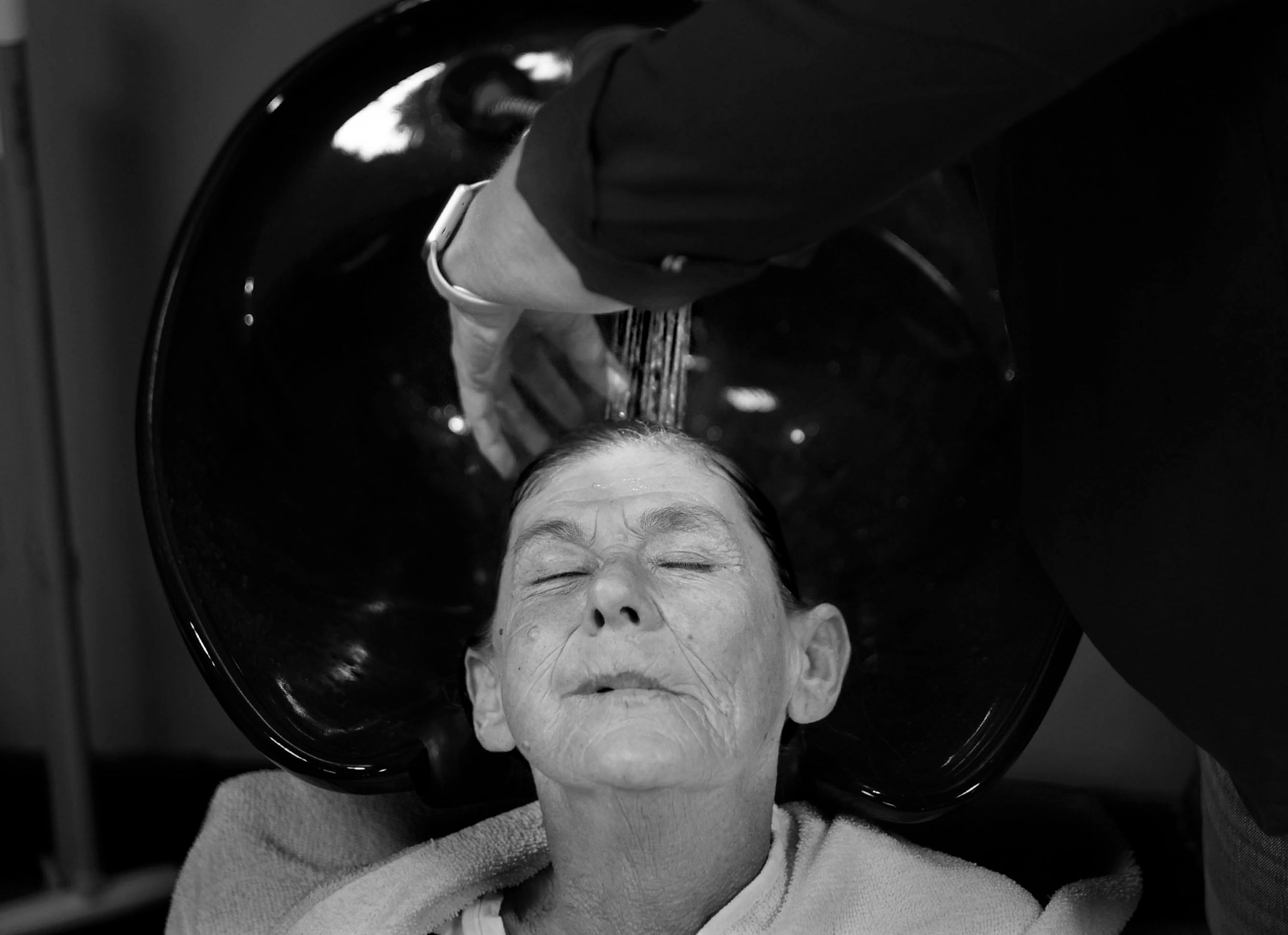 Patti Larsen gets her hair washed at The INN Between in Salt Lake City on Aug. 5, 2022. Volunteers come in monthly to shampoo, cut and style the residents’ hair.