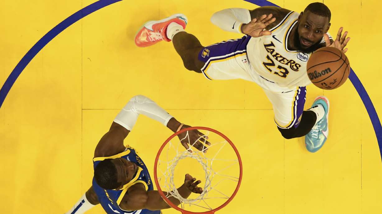 Los Angeles Lakers forward LeBron James (23) shoots over Golden State Warriors forward Jonathan Kuminga during the second half of an NBA basketball game, Wednesday, Dec. 25, 2024, in San Francisco.