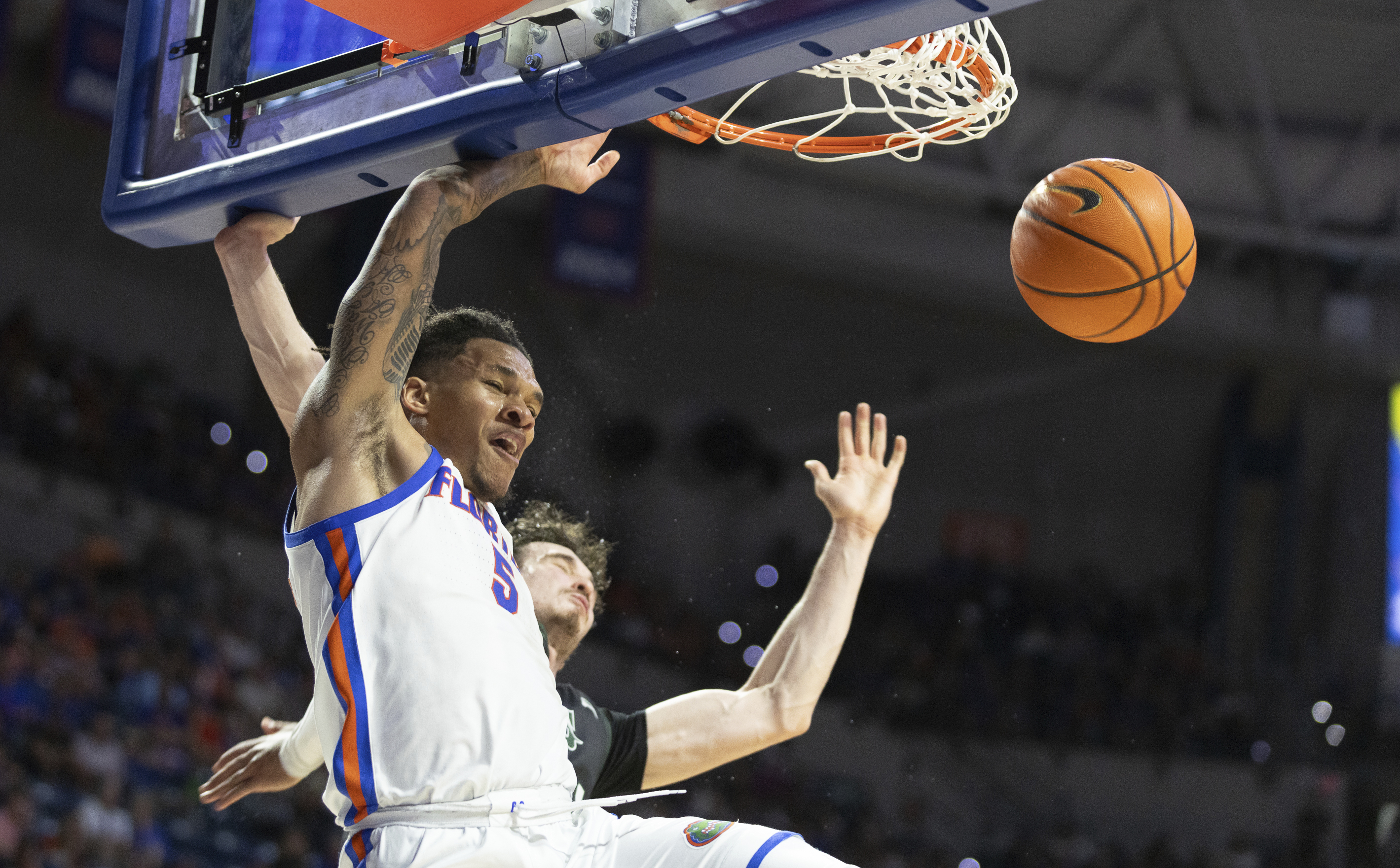 Backcourt comes up big as No. 6 Florida beats Stetson 85-45 to remain undefeated before SEC play