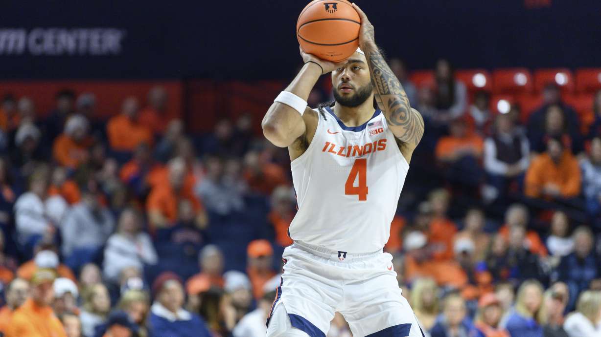 Illinois' Kylan Boswell shoots during the first half of an NCAA college basketball game against Chicago State, Sunday, Dec. 29, 2024, in Champaign, Ill.