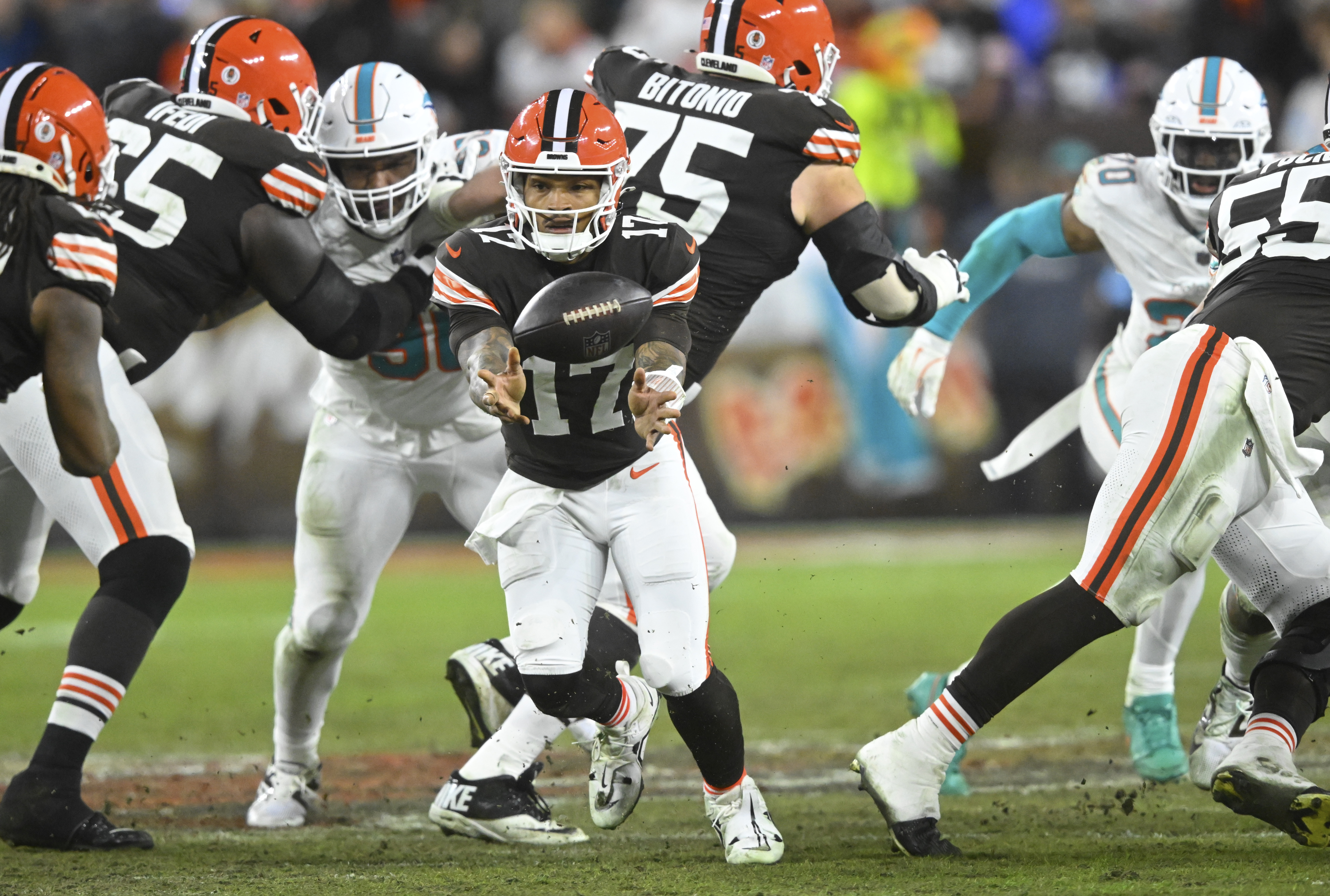 Cleveland Browns quarterback Dorian Thompson-Robinson (17) pitches the ball during the second half of an NFL football game against the Miami Dolphins Sunday, Dec. 29, 2024, in Cleveland.