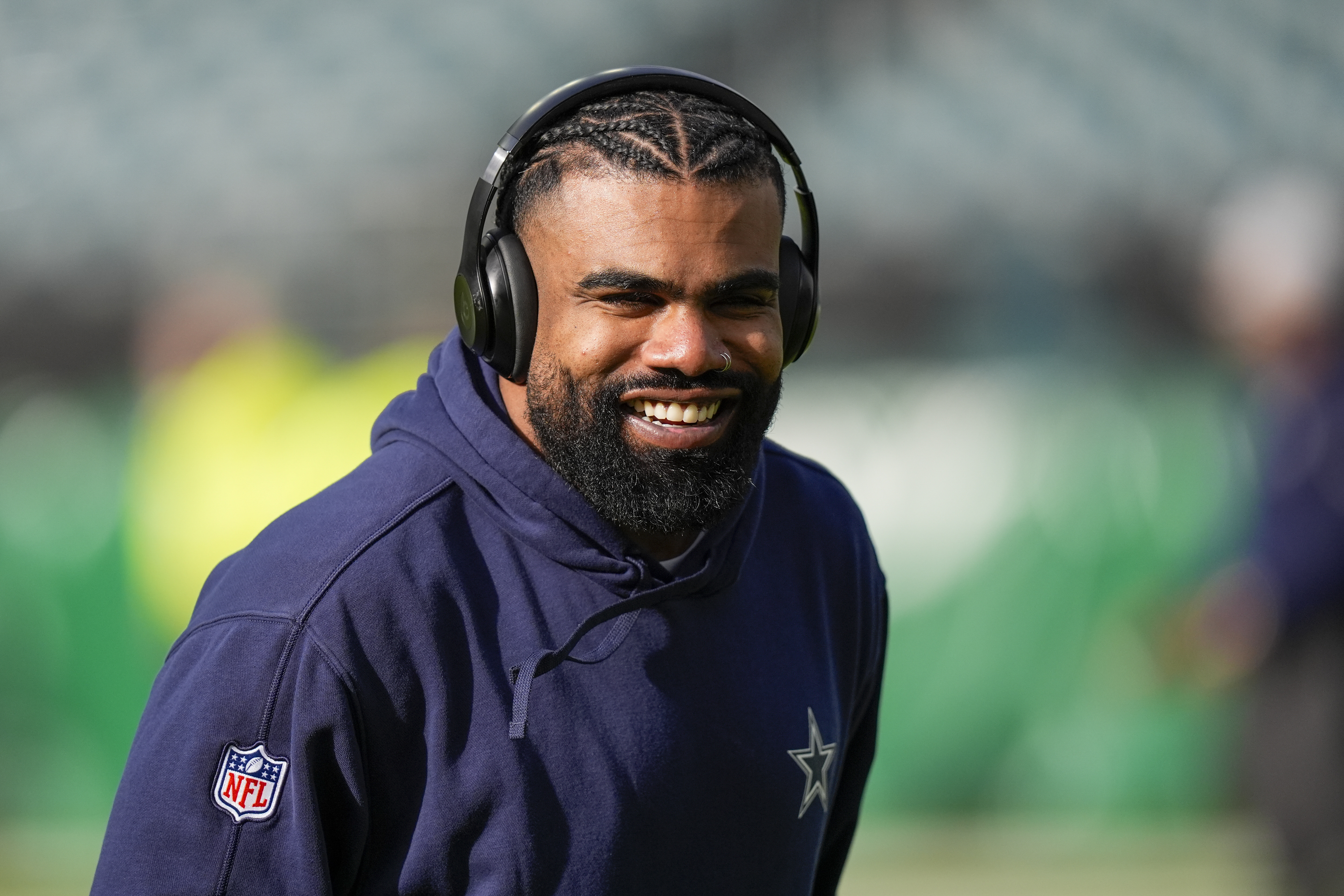 Dallas Cowboys running back Ezekiel Elliott works out prior to an NFL football game against the Philadelphia Eagles, Sunday, Dec. 29, 2024, in Philadelphia.