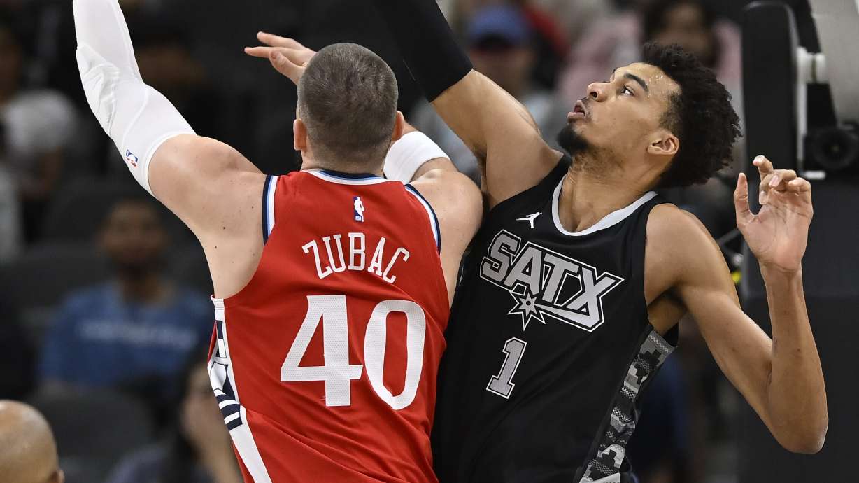 San Antonio Spurs' Victor Wembanyama (1) moves to block a shot-attempt by Los Angeles Clippers' Ivica Zubac (40) during the first half of an NBA basketball game, Tuesday, Dec. 31, 2024, in San Antonio.