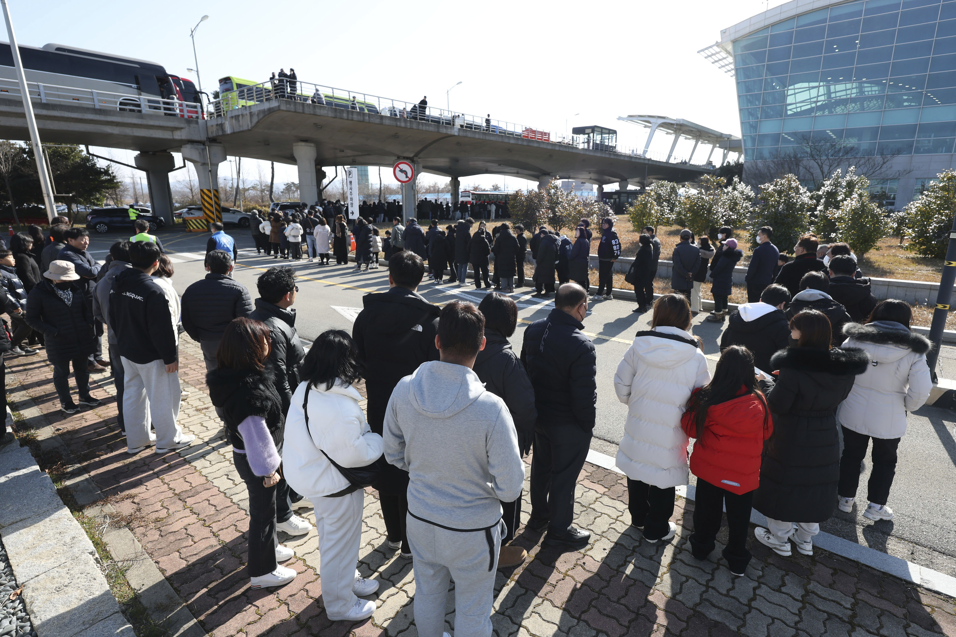 South Korea air crash investigators extract black box data as grieving families mourn the victims