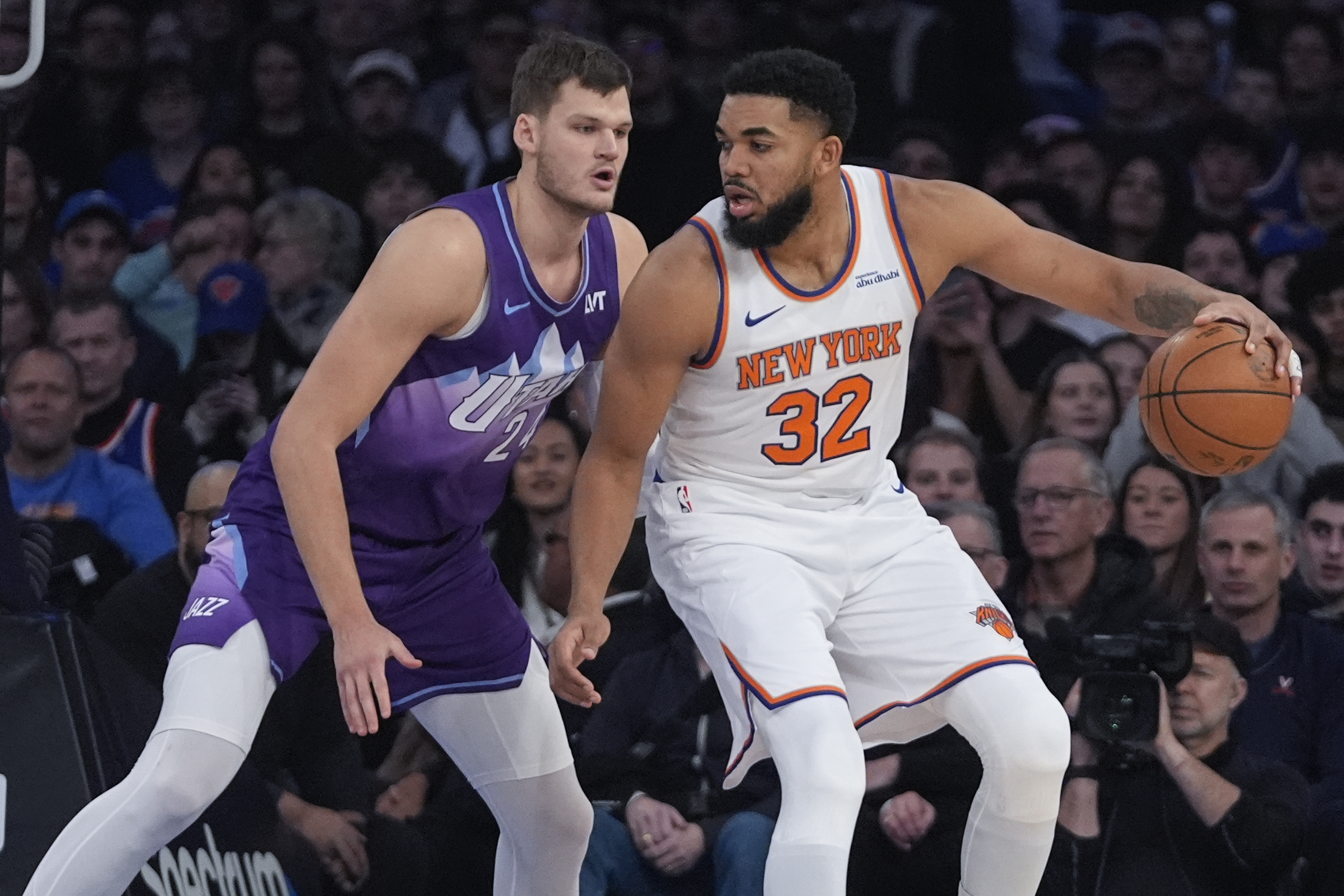 Towns, Hart help Knicks beat Jazz 119-103 without Brunson for their 9th straight win