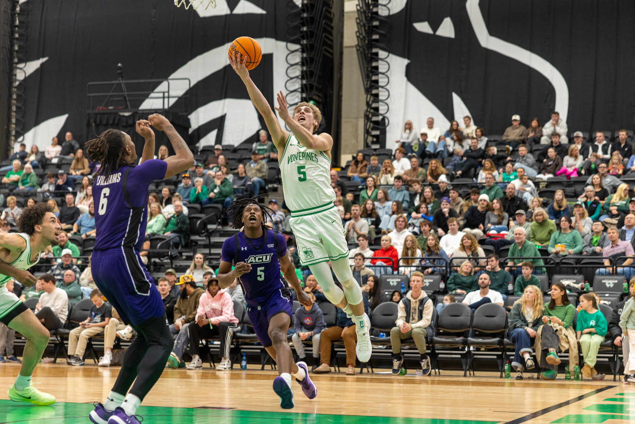 Utah Valley holds off Abilene Christian in first conference game, wins 4th straight