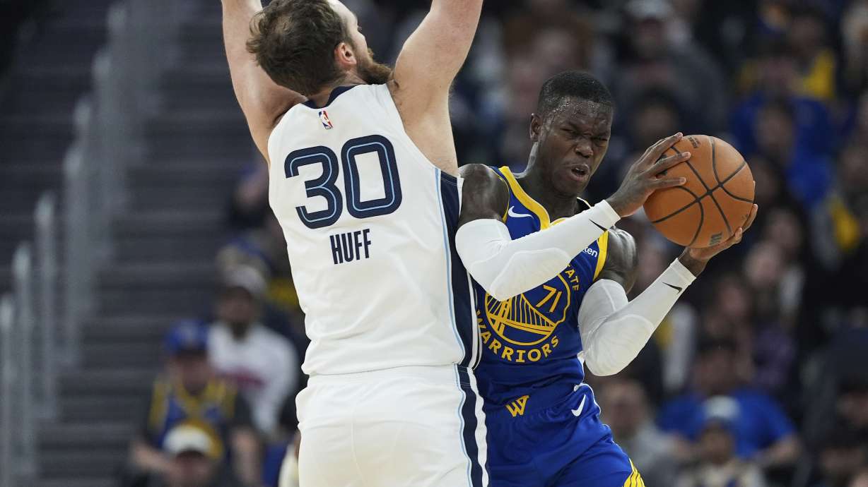 Golden State Warriors guard Dennis Schröder, right, tries to pass the ball while defended by Memphis Grizzlies center Jay Huff during the first half of an NBA basketball game Saturday, Jan. 4, 2025, in San Francisco.