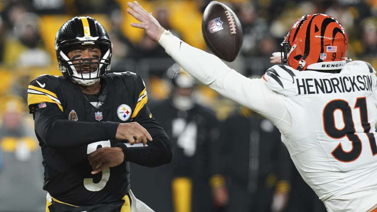 Pittsburgh Steelers quarterback Russell Wilson (3) throws a pass as Cincinnati Bengals defensive end Trey Hendrickson (91) moves in during the first half of an NFL football game in Pittsburgh, Saturday, Jan. 4, 2025.