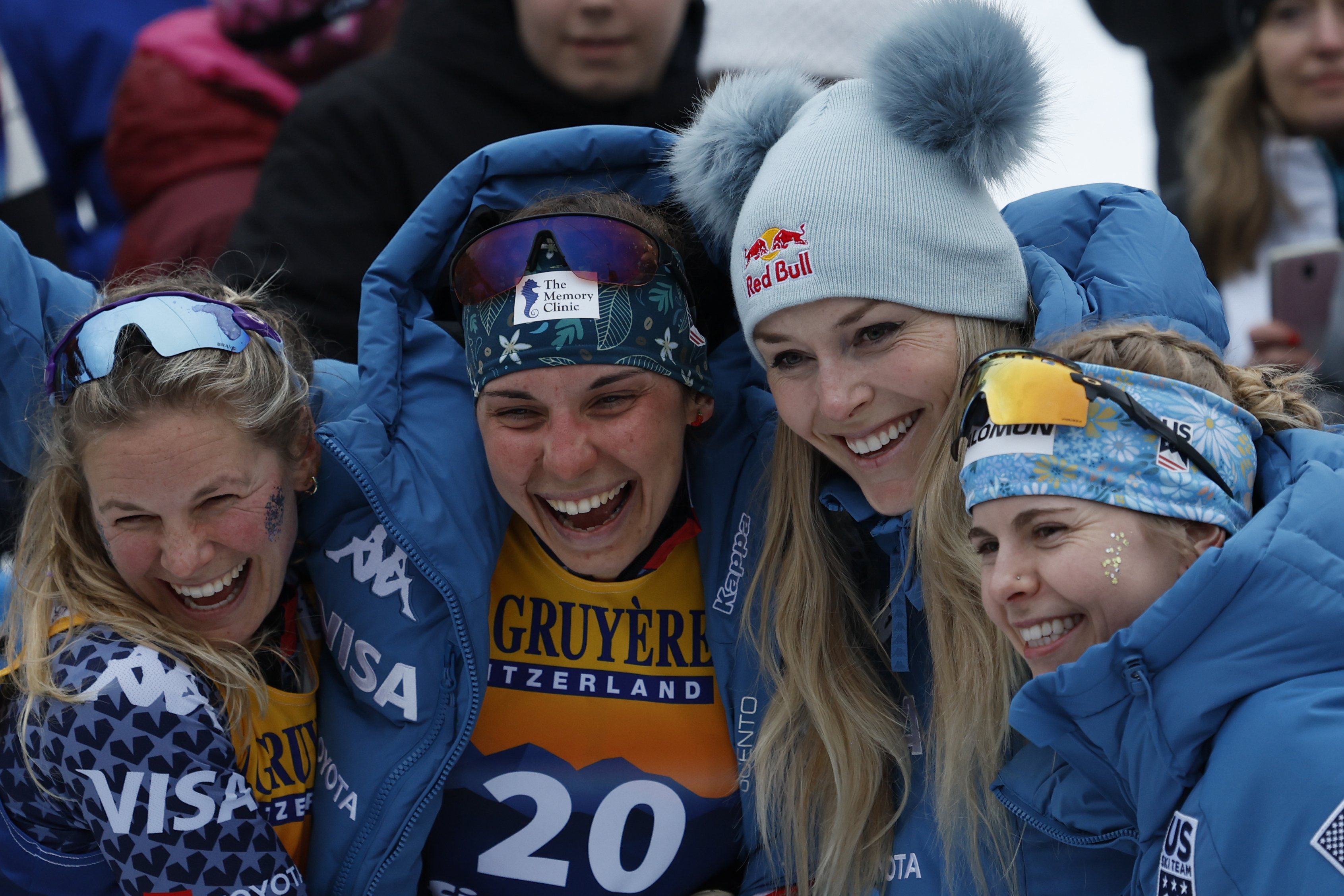 United States Lindsey Vonn poses with the American athletes of cross country after the 10km women's mass start race of the Tour de Ski cross country, in Val di Fiemme, Italy, Sunday, Jan. 5, 2025. 