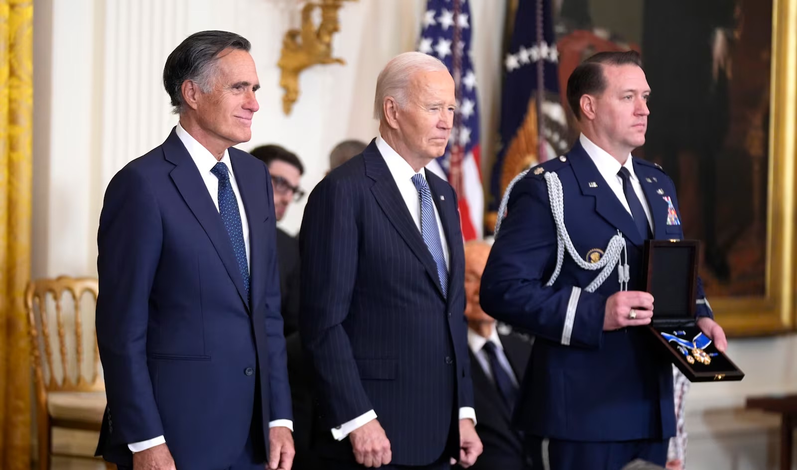 Mitt Romney accepts Medal of Freedom on his father's behalf