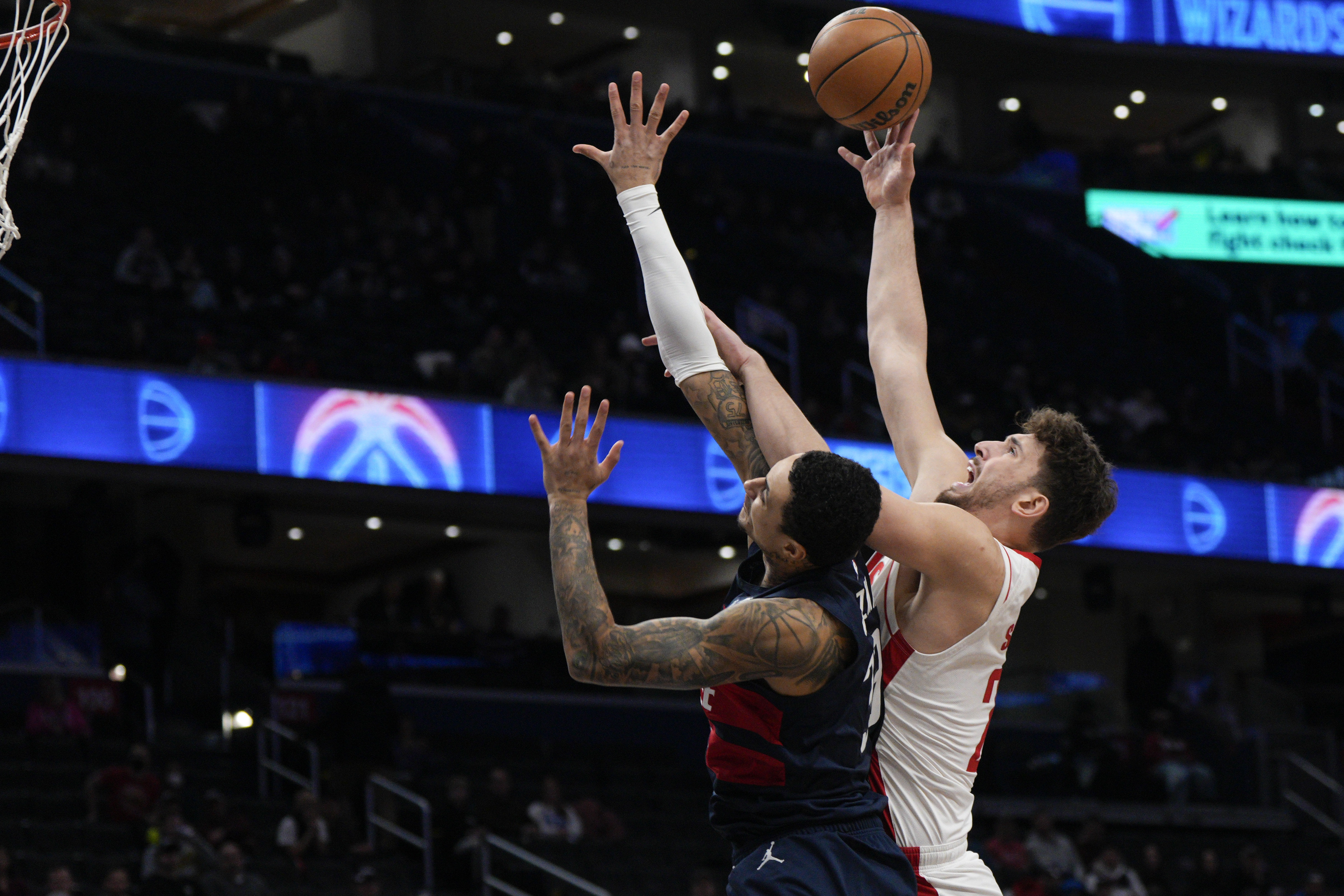 Green scores 22 of his 29 in 3rd quarter as Rockets down Wizards 135-112