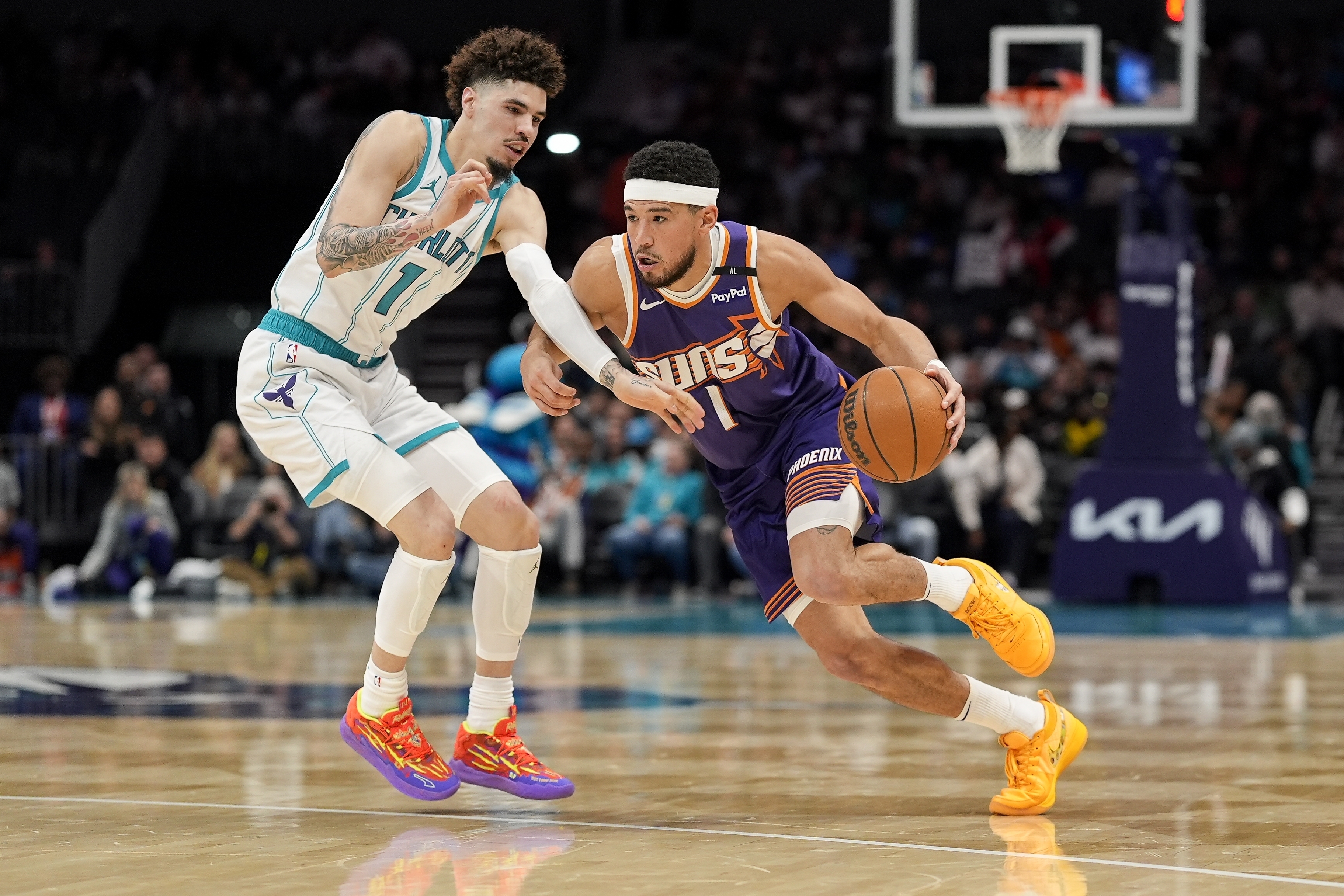 LaMelo Ball scores 32 points as Hornets defeat Suns 115-104 to snap 10-game losing streak