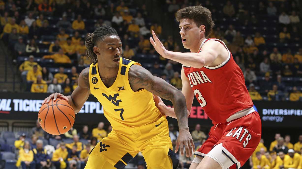 West Virginia guard Javon Small (7) is defended by Arizona guard Anthony Dell'Orso (3) during the first half of an NCAA college basketball game Tuesday, Jan. 7, 2025, in Morgantown, W.Va.