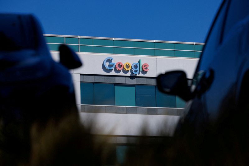 Google must face cellphone privacy class action, possible trial