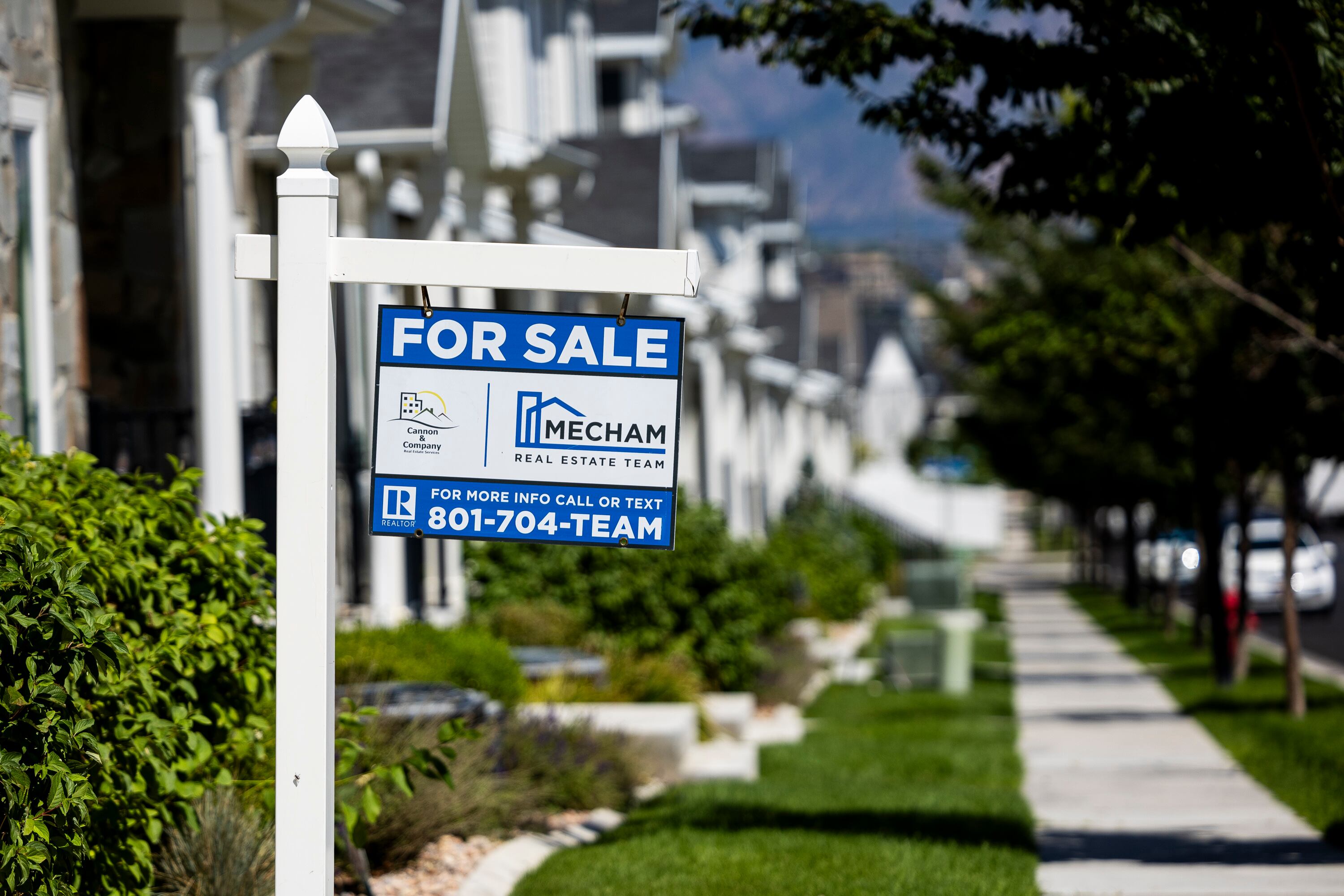 Mortgage rates hit 6-month high; loan applications dwindle