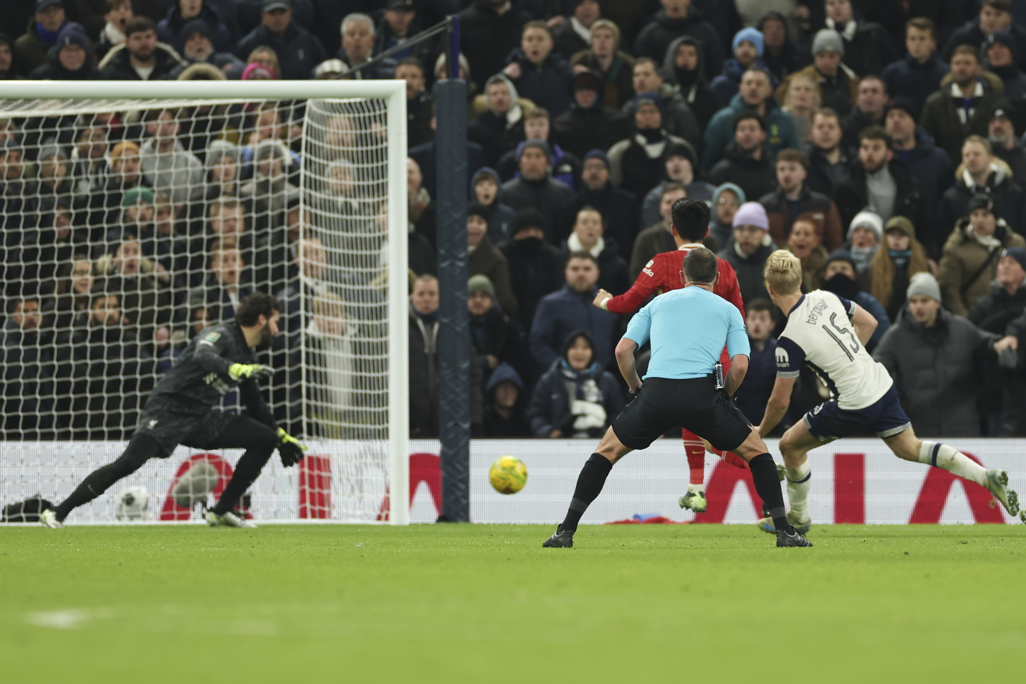 Tottenham's Lucas Bergvall, right scores the opening goal during the English League Cup semi final first leg soccer match between Tottenham and Liverpool, at the Tottenham Hotspur Stadium in London, Wednesday, Jan. 8, 2025.