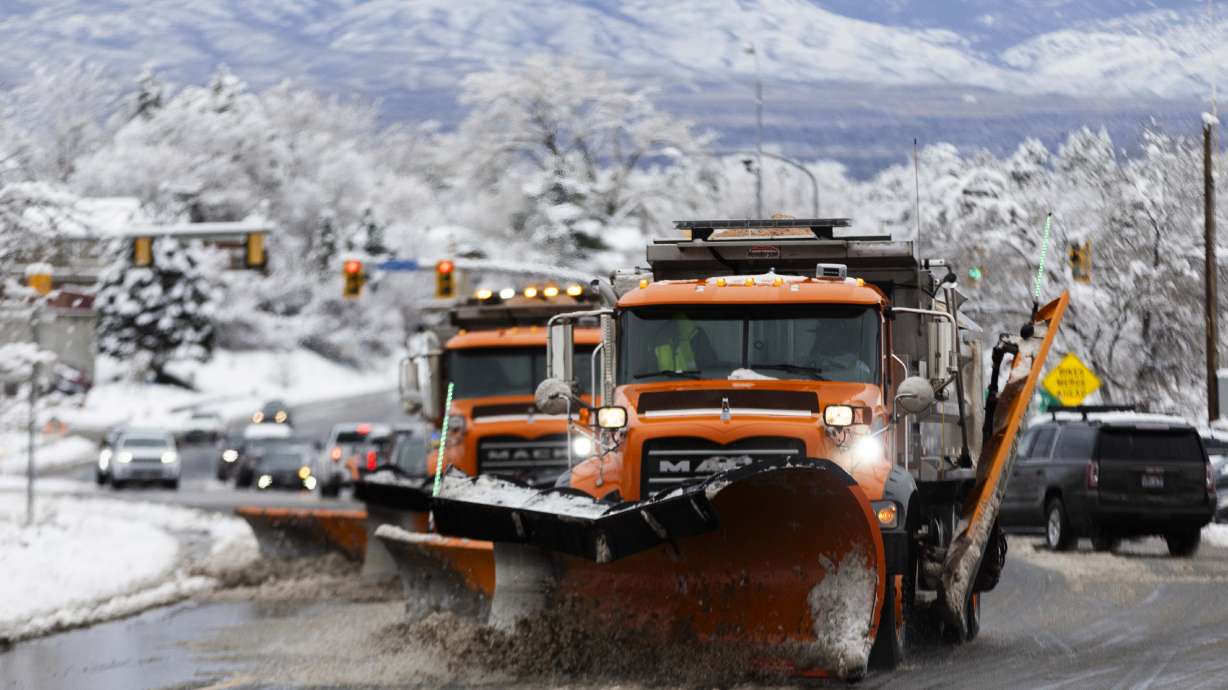 Snow plows clear snow from the road at the entrance to Big Cottonwood Canyon on Jan. 4. More snow is forecast to arrive in Utah this weekend, snapping a lull in storm activity.