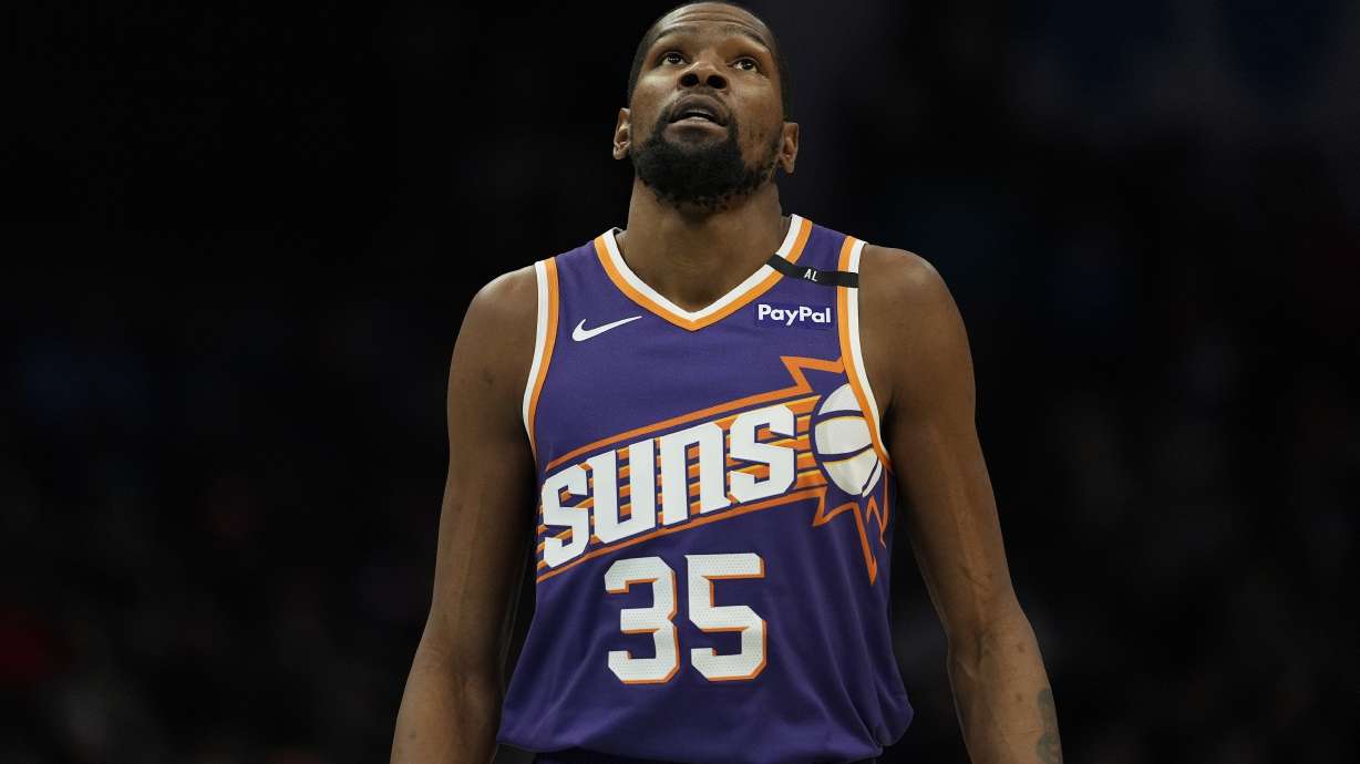 Phoenix Suns forward Kevin Durant (35) looks to the scoreboard during the second half of an NBA basketball game against the Charlotte Hornets in Charlotte, N.C., Tuesday, Jan. 7, 2025.