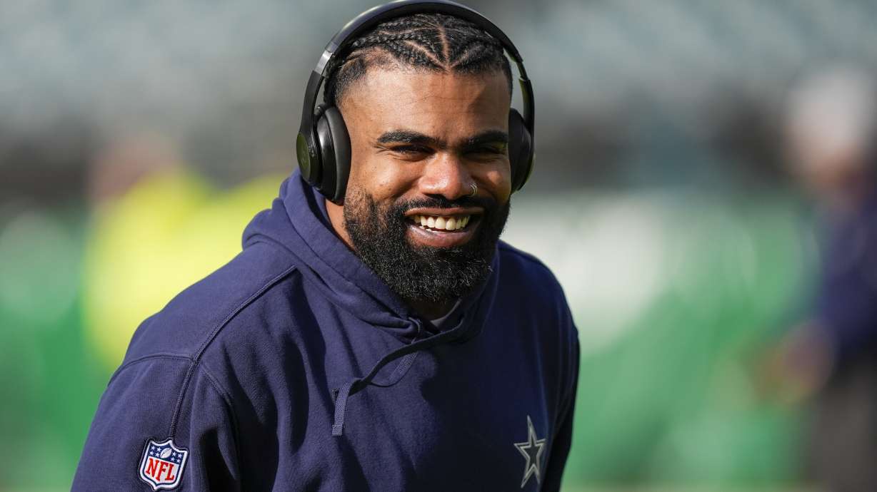 Dallas Cowboys running back Ezekiel Elliott works out prior to an NFL football game against the Philadelphia Eagles, Sunday, Dec. 29, 2024, in Philadelphia.