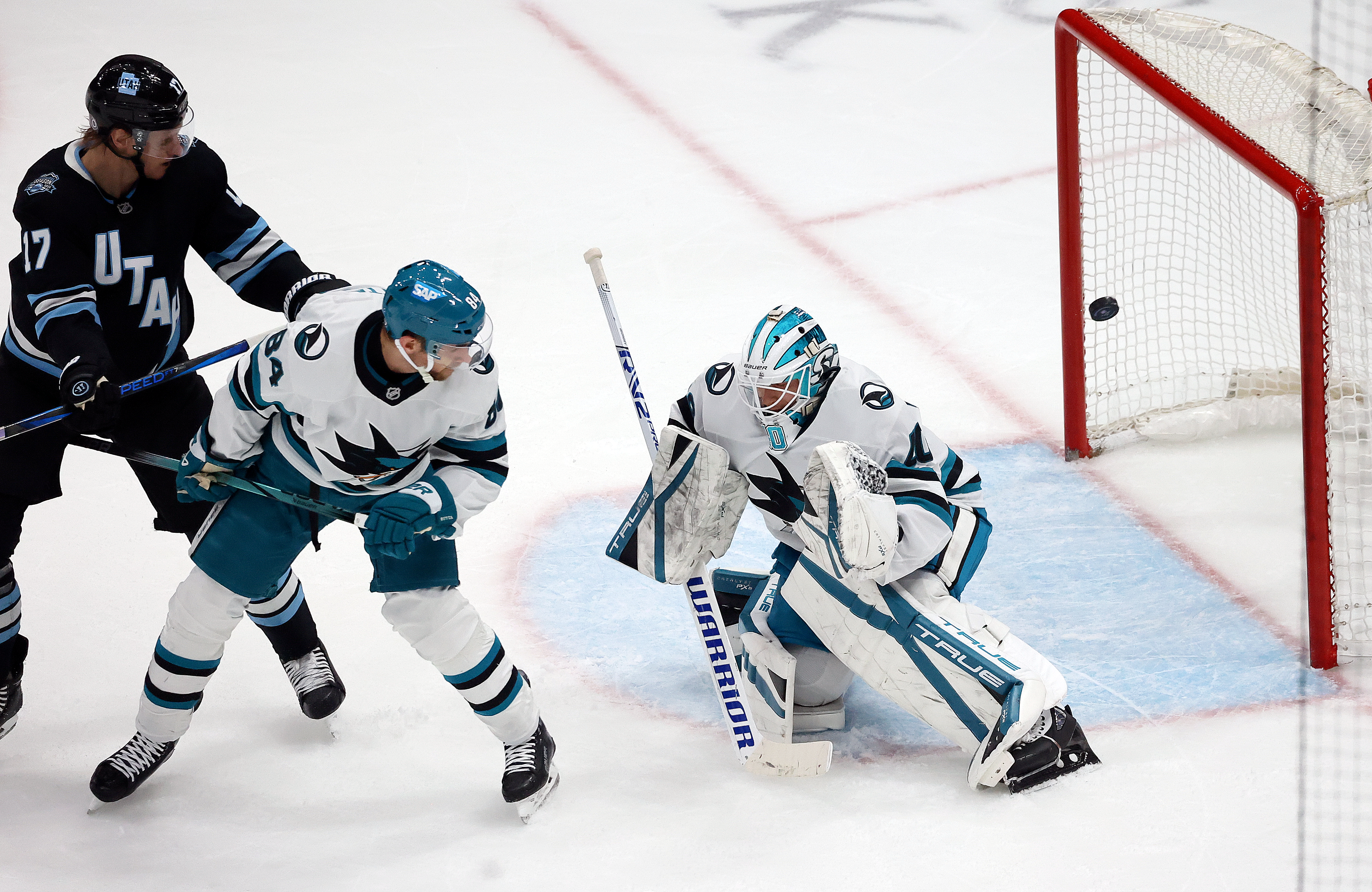 Barrett Hayton ends Utah Hockey Club's home struggles with late game-winning goal