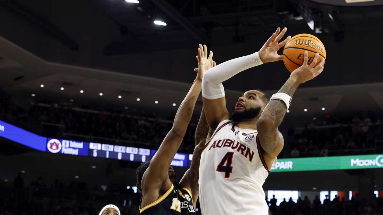 Auburn forward Johni Broome, right, looks to shoot over Missouri guard Marcus Allen, second from right, for the basket during the second half of an NCAA college basketball game, Saturday, Jan. 4, 2025, in Auburn, Ala.