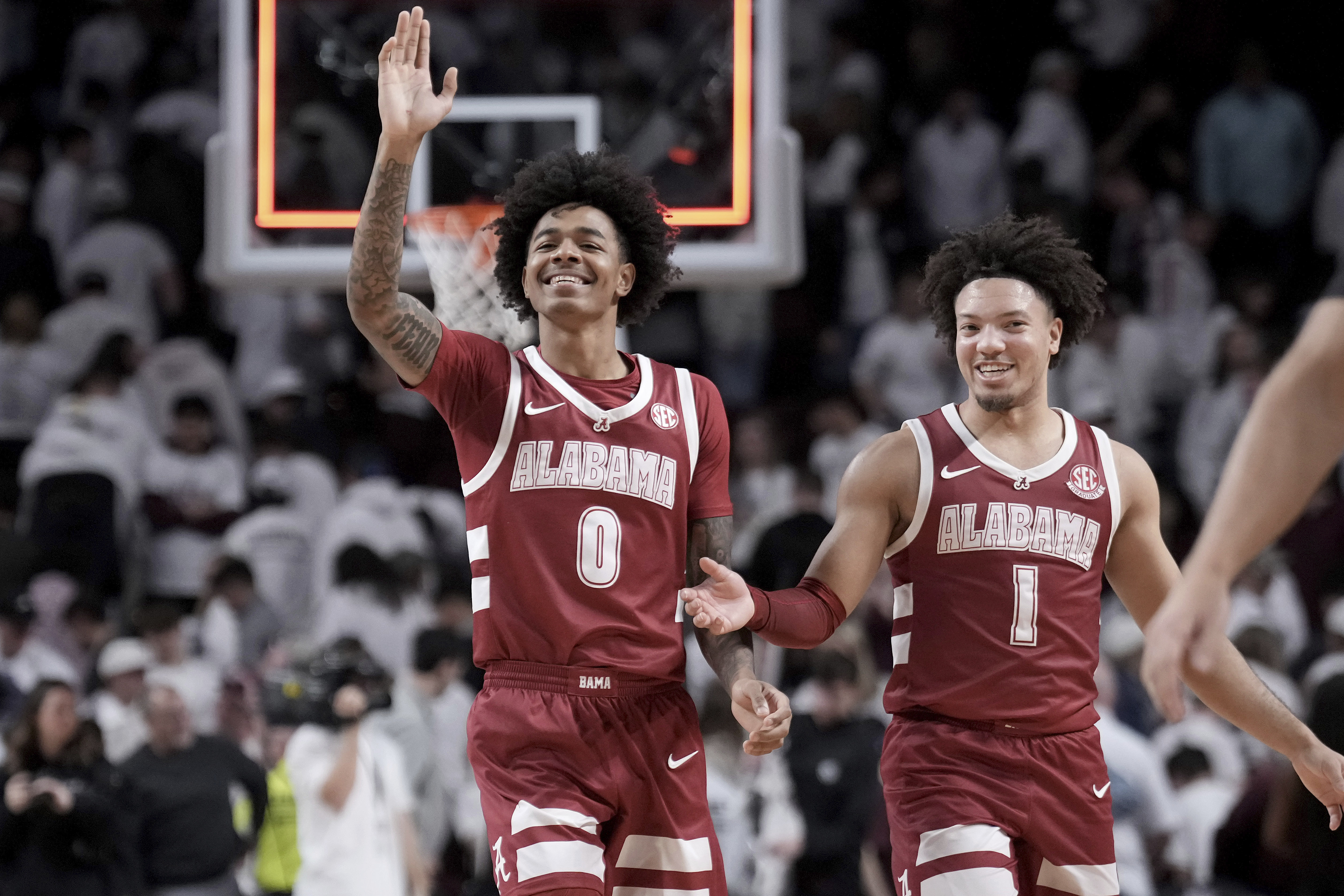 Sears scores 27 and No. 5 Alabama holds off No. 10 Texas A&M 94-88