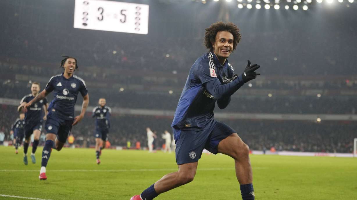 Manchester United's Joshua Zirkzee celebrates his winning goal in a penalty kick shootout during during the English FA Cup soccer match between Arsenal and Manchester United at the Emirates stadium in London, Sunday, Jan. 12, 2025.