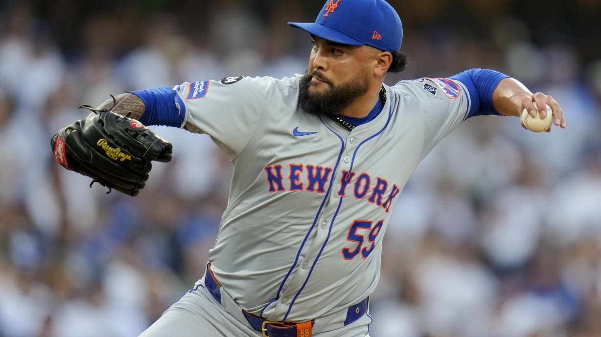 FILE - New York Mets pitcher Sean Manaea throws against the Los Angeles Dodgers during the first inning in Game 6 of a baseball NL Championship Series, Sunday, Oct. 20, 2024, in Los Angeles.
