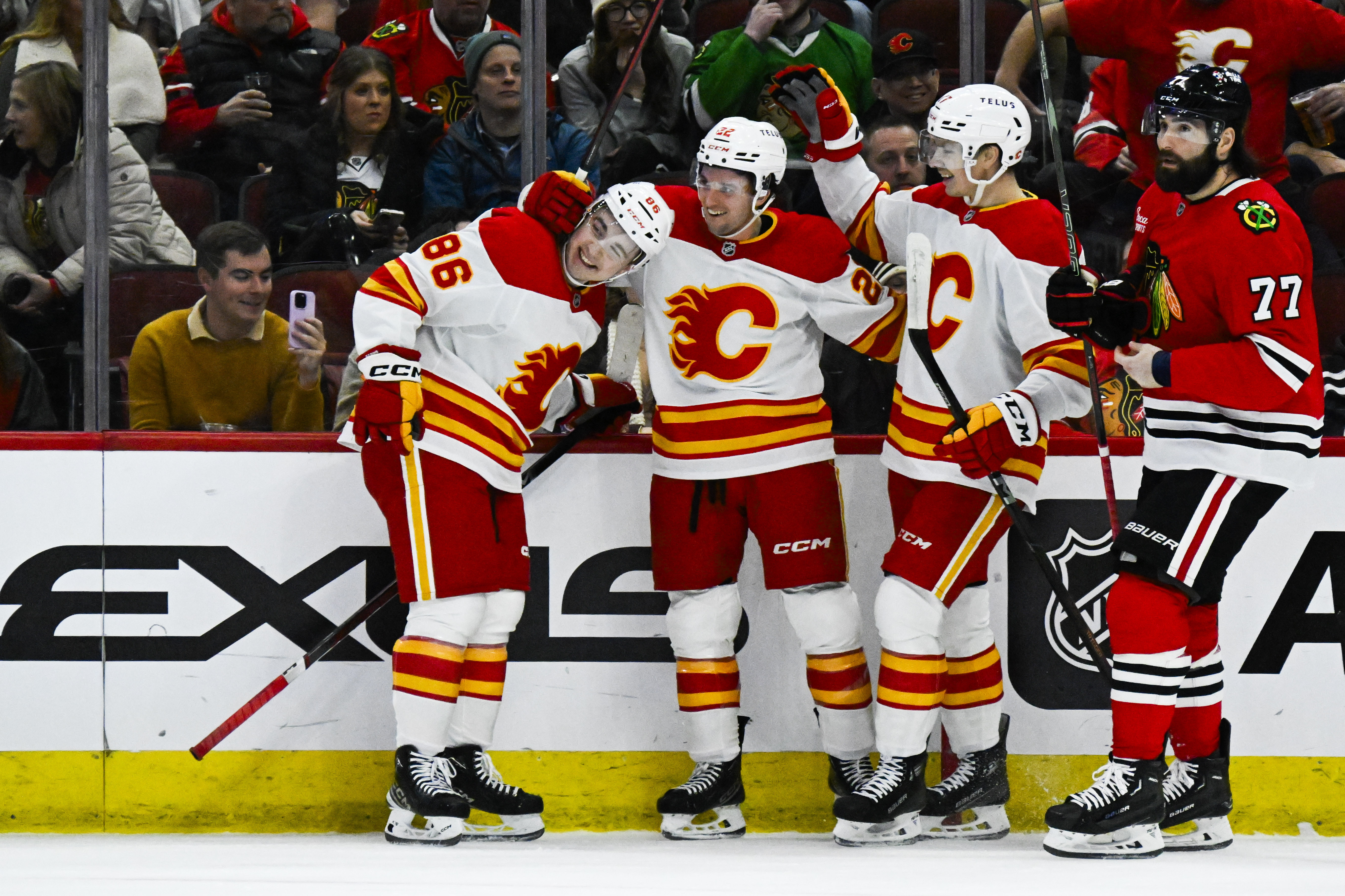 Pelletier scores twice as the Flames cruise to 5-2 win over the Blackhawks