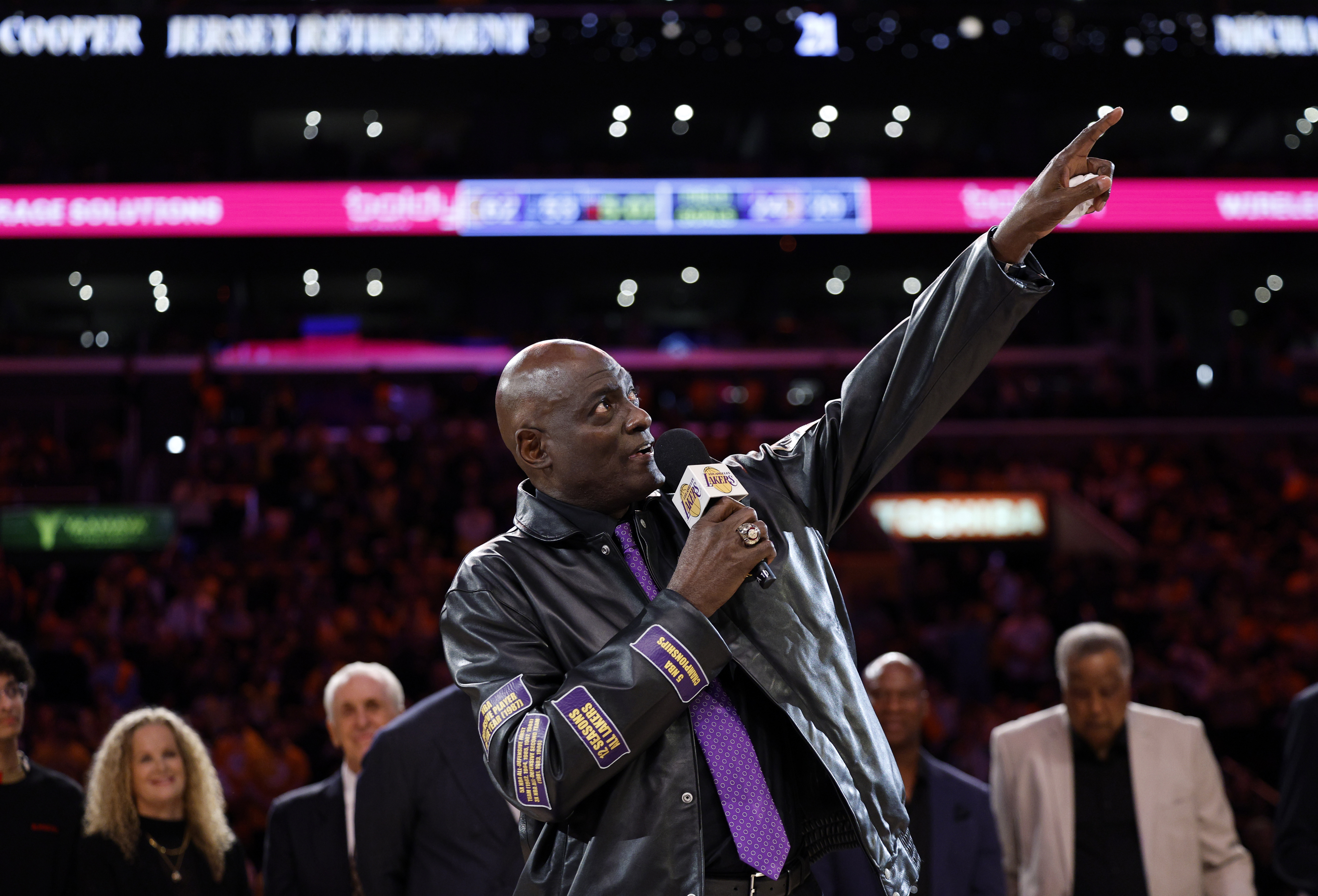 Former Los Angeles Lakers player Michel Cooper, center, gestures during his jersey retirement ceremony during halftime in a NBA basketball game between the Los Angeles Lakers and the San Antonio Spurs, Monday, Jan. 13, 2025, in Los Angeles.