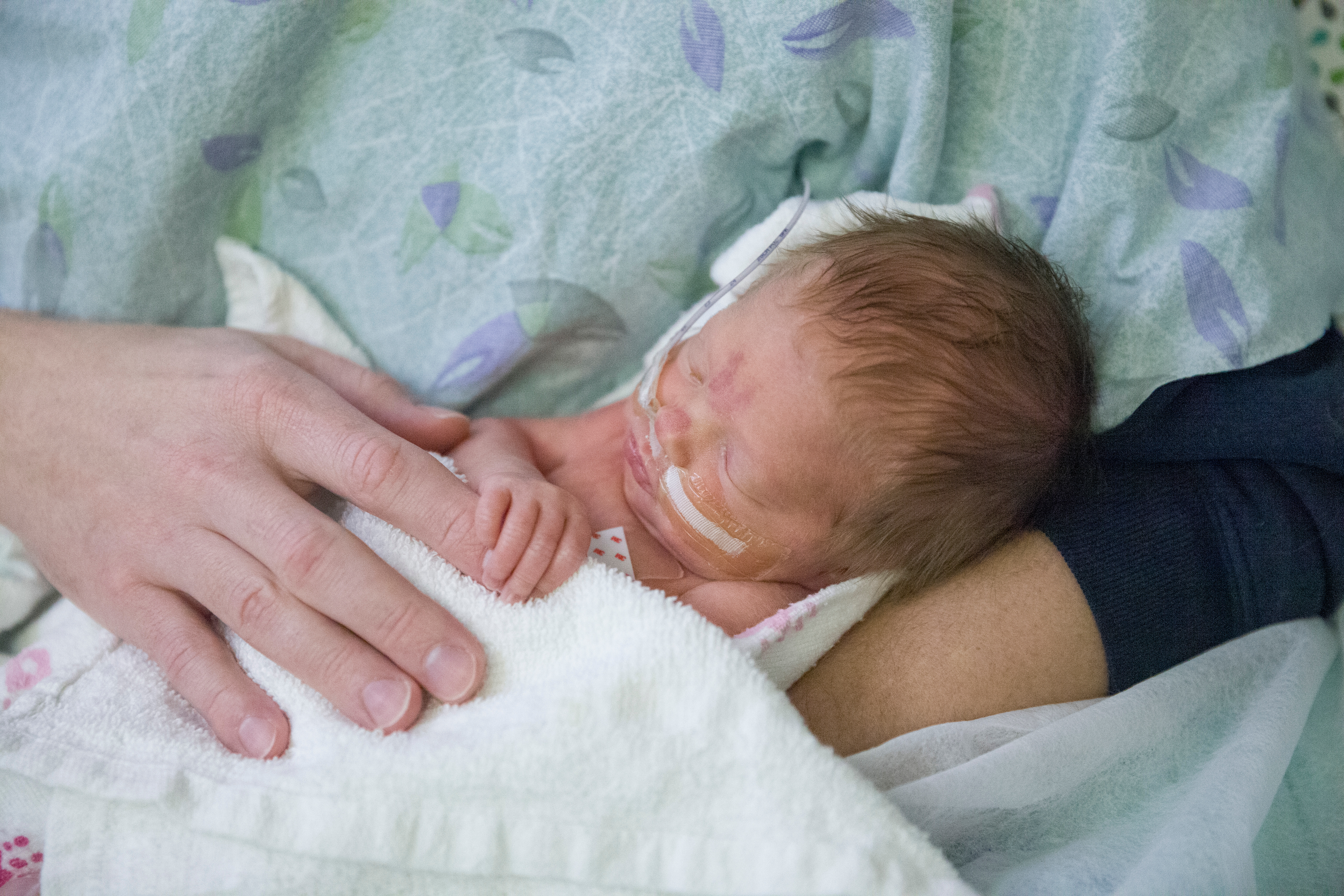 6 easy ways you can help a NICU parent