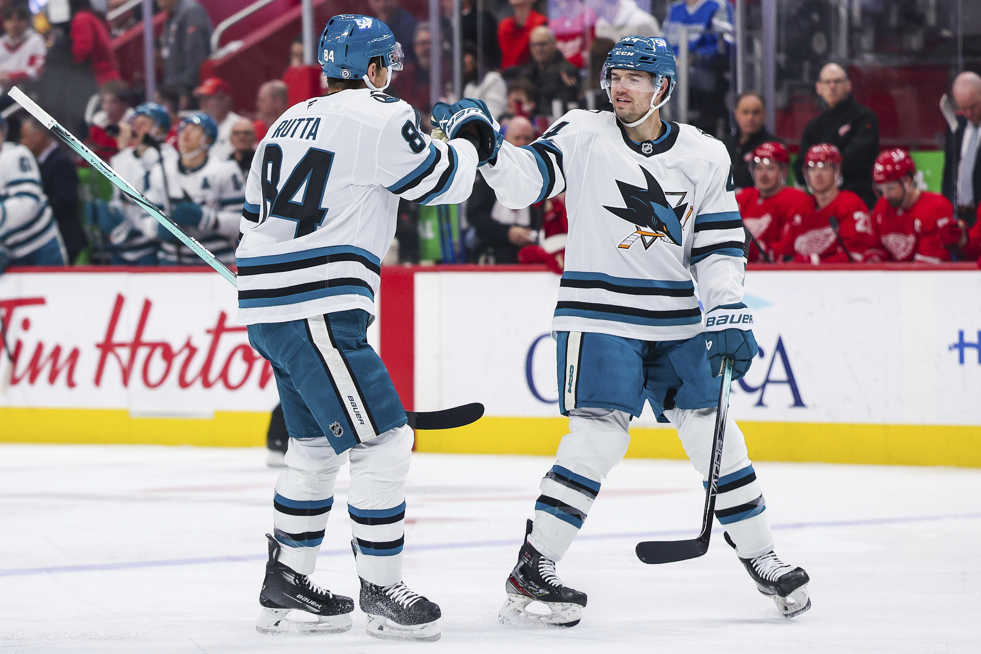 Eklund posts 3-point game as Sharks beat Red Wings 6-3 and end Detroit's 7-game win streak