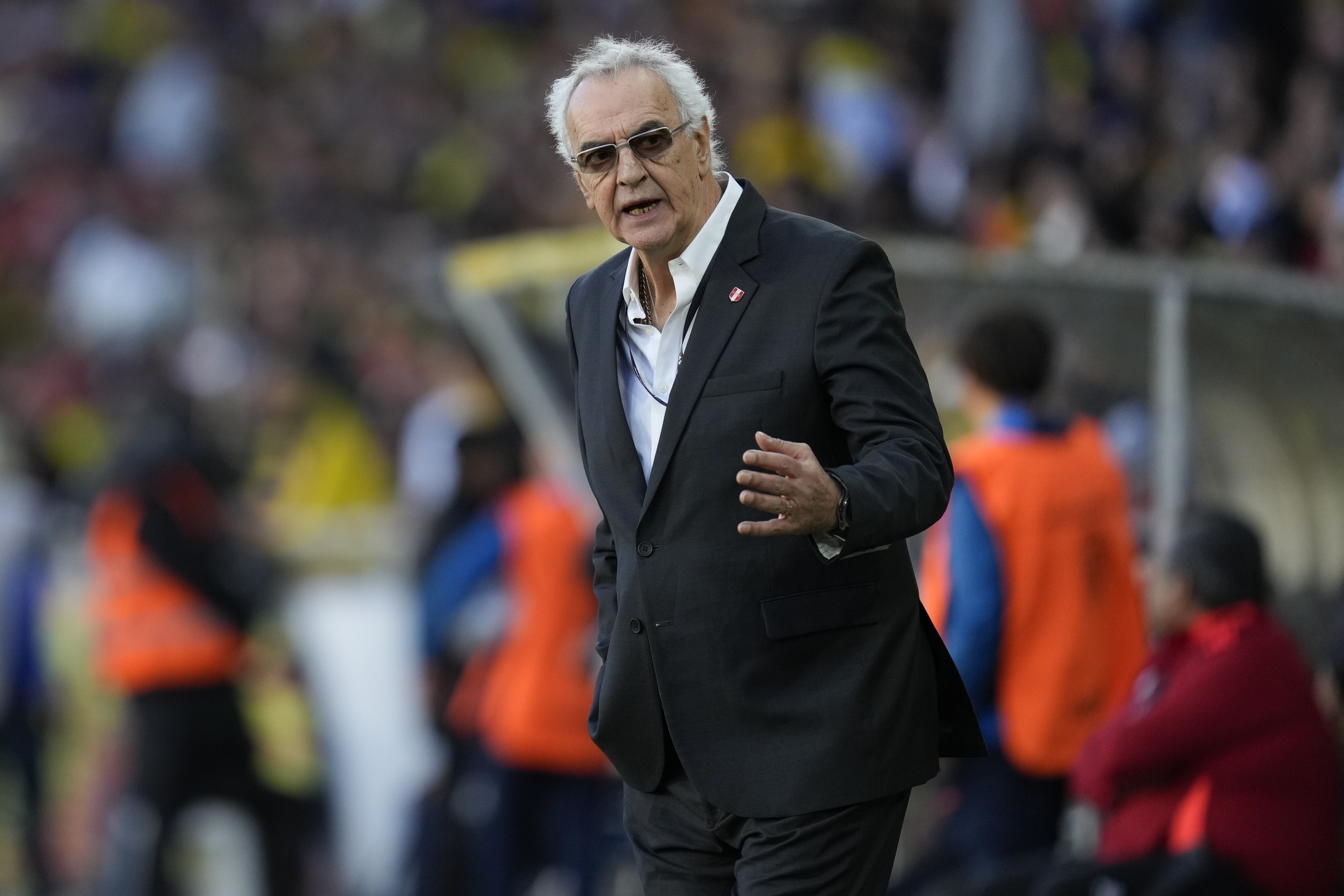 FILE - Peru's coach Jorge Fossati gestures during a qualifying soccer match against Ecuador for the FIFA World Cup 2026 at Rodrigo Paz Delgado stadium in Quito, Ecuador, Sept. 10, 2024.