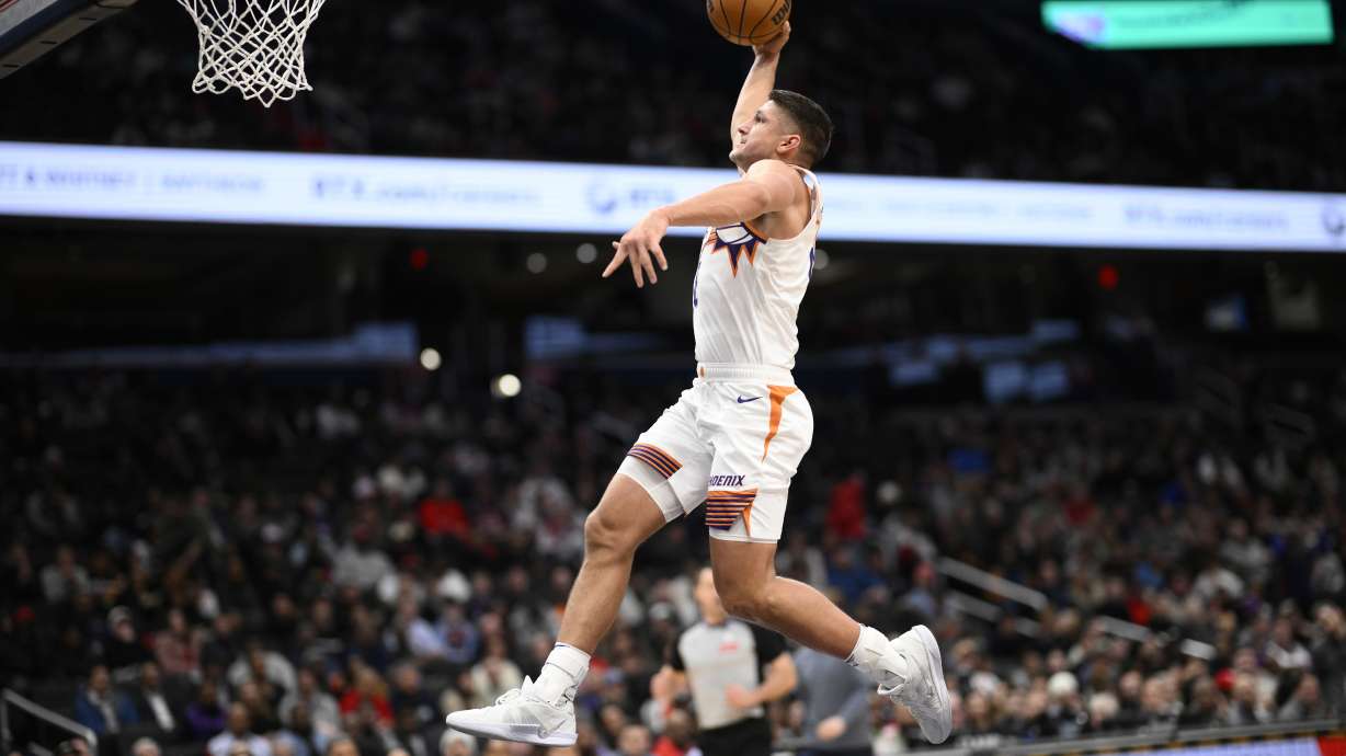 Phoenix Suns guard Grayson Allen (8) goes to the basket during the first half of an NBA basketball game against the Washington Wizards, Thursday, Jan. 16, 2025, in Washington.