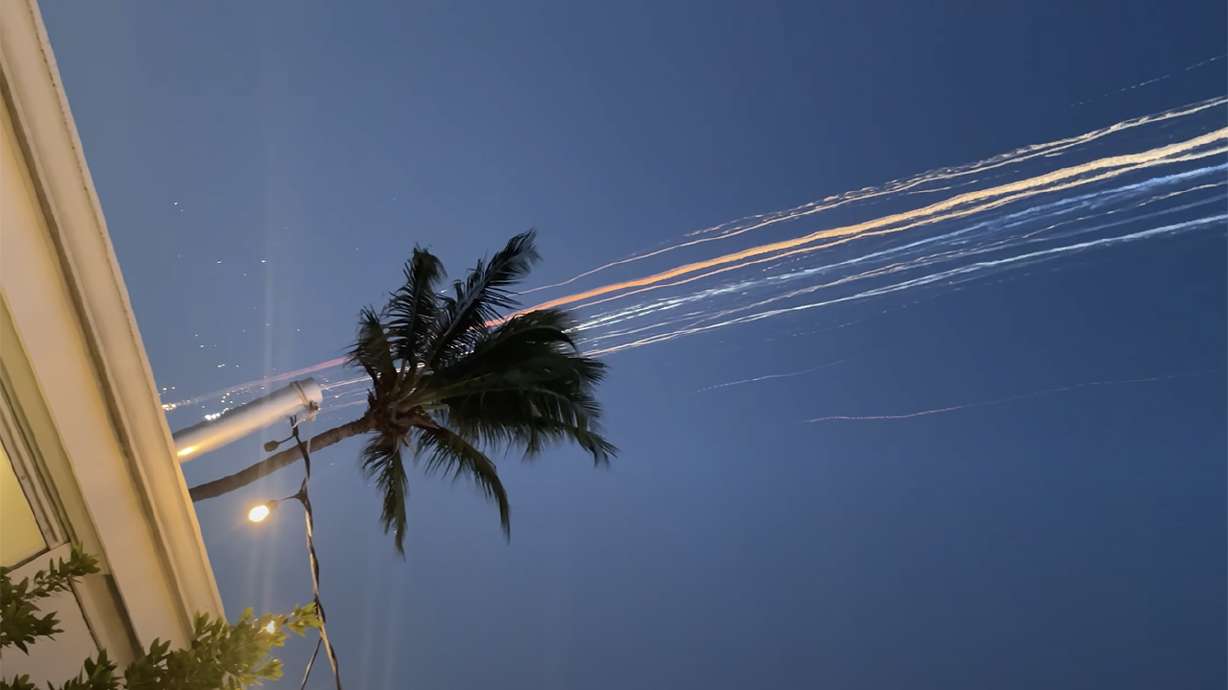 Onlookers took video of debris in the sky from Turks and Caicos after SpaceX's Starship rocket broke apart Thursday.