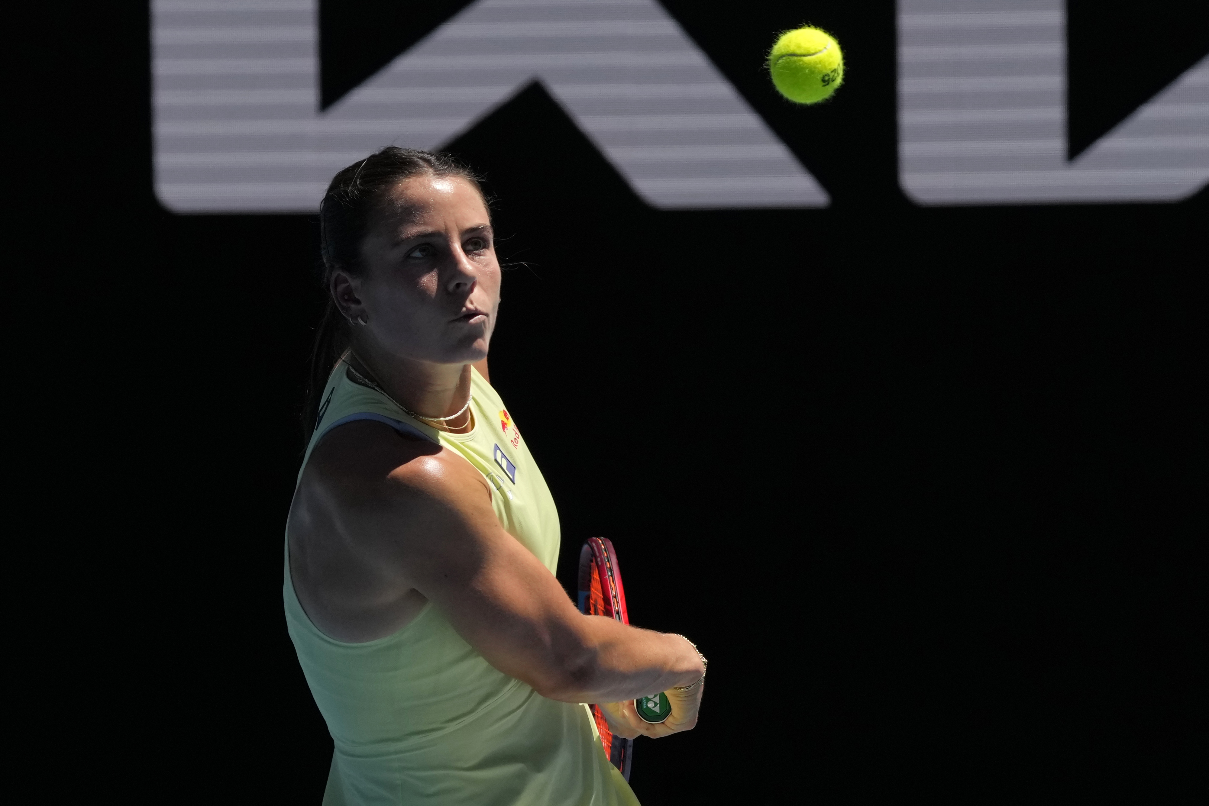 Australian Open: Iga Swiatek is in total control during a 6-1, 6-0 rout of Emma Raducanu