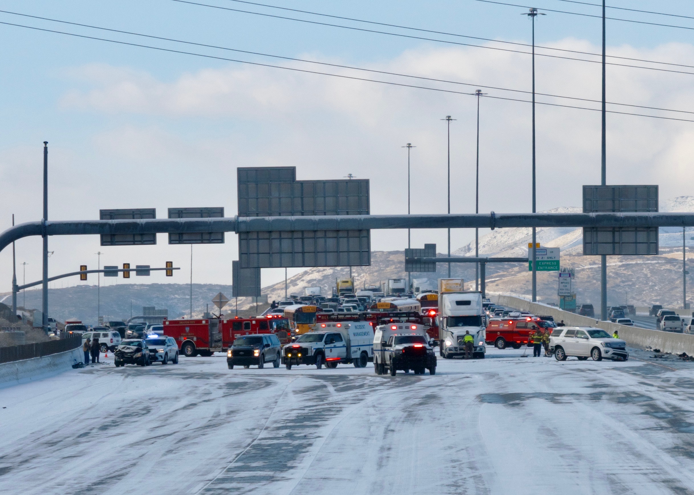 I-15 reopens in Spanish Fork, Draper after multiple crashes