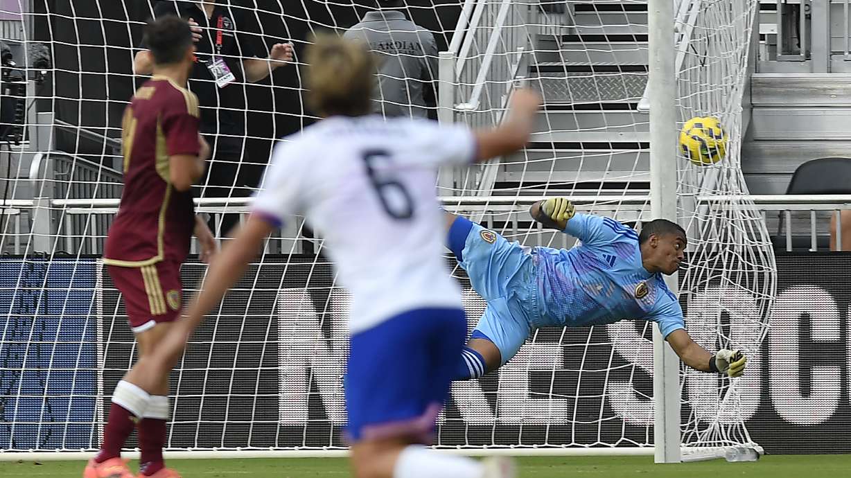 Venezuela goalkeeper Wuilker Fariñez can't stop the a shot for a goal by United States midfielder Jack McGlynn, not shown, during the first half of an international friendly soccer game, Saturday, Jan 18, 2025, in Fort Lauderdale, Fla. AP Photo/Michael Laughlin)