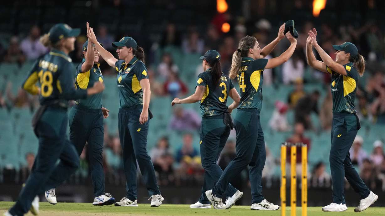 Australian players celebrate their win over England in their Women's Ashes T20 cricket match in Sydney, Australia, Monday, Jan. 20, 2025.