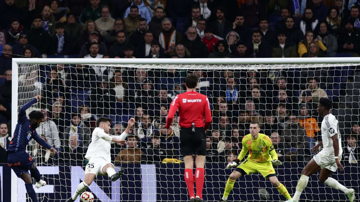Celta's Jonathan Bamba, left, scores his side's first goal against Real Madrid during a Copa del Rey round of 16 soccer match at the Santiago Bernabeu stadium in Madrid, Spain, Thursday, Jan. 16, 2025.