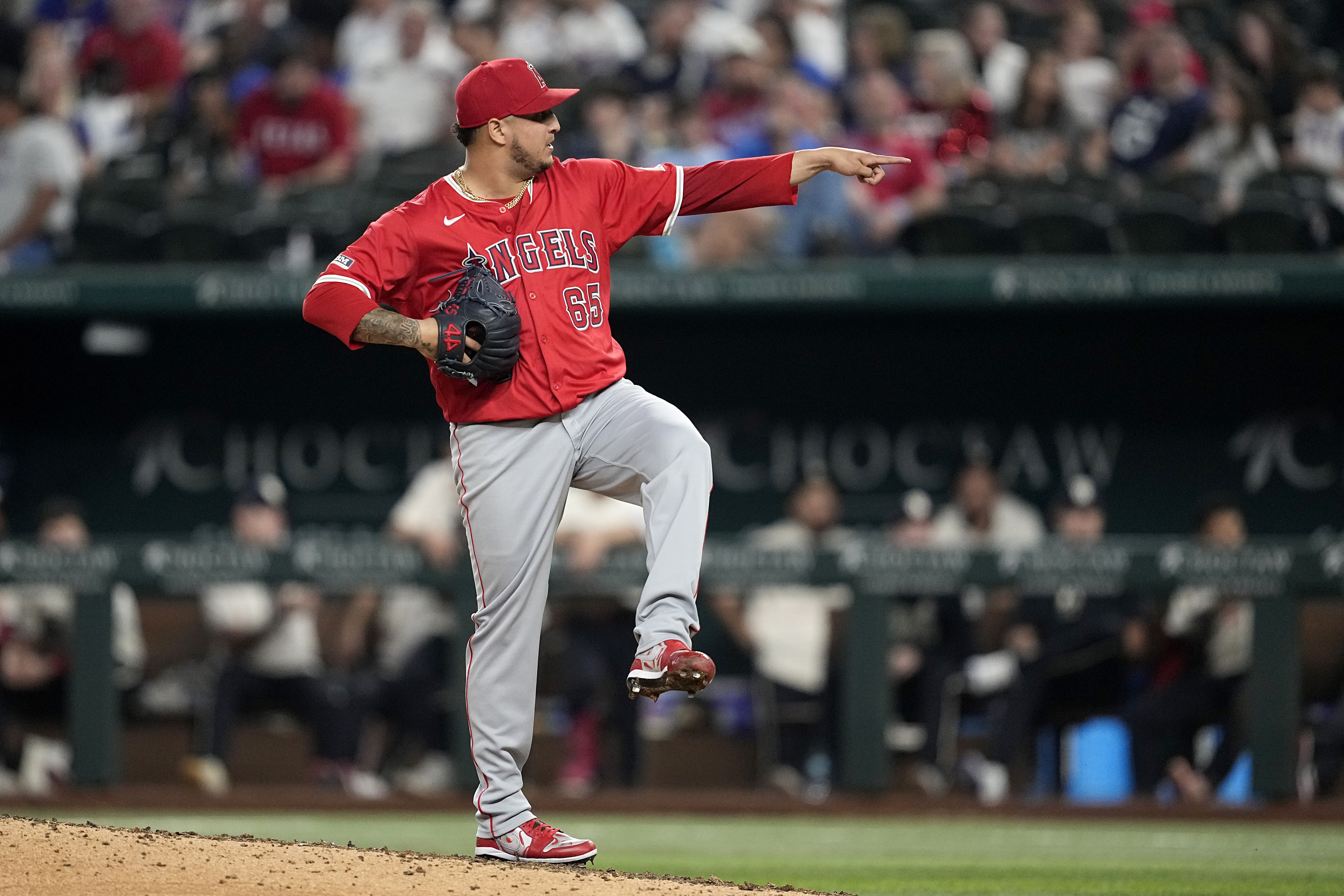 Left-hander José Quijada and Angels avoid arbitration, agree to 1-year deal for $1,075,000