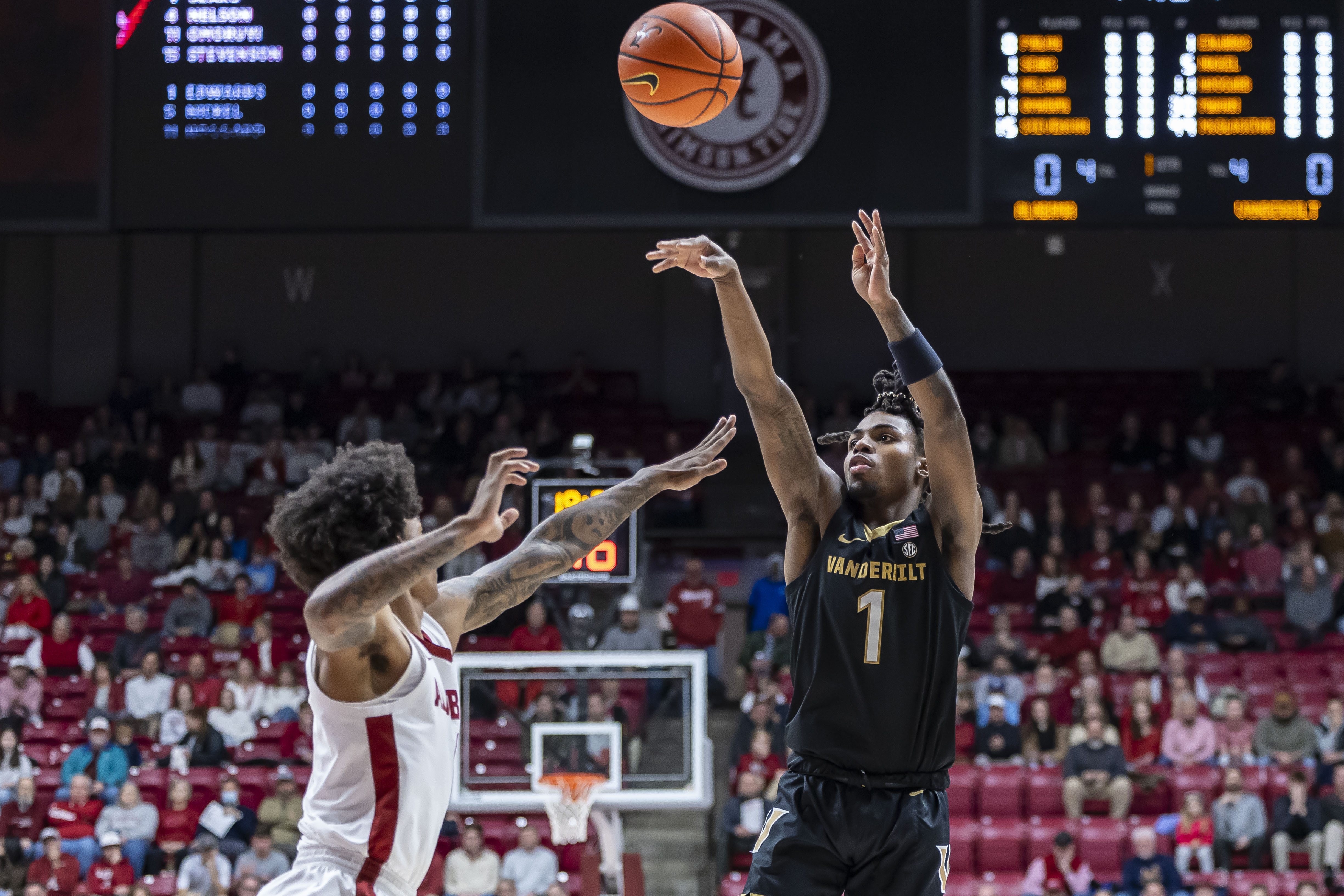 Holloway and Dioubate score 22 each to lift No. 4 Alabama to 103-87 win over Vanderbilt