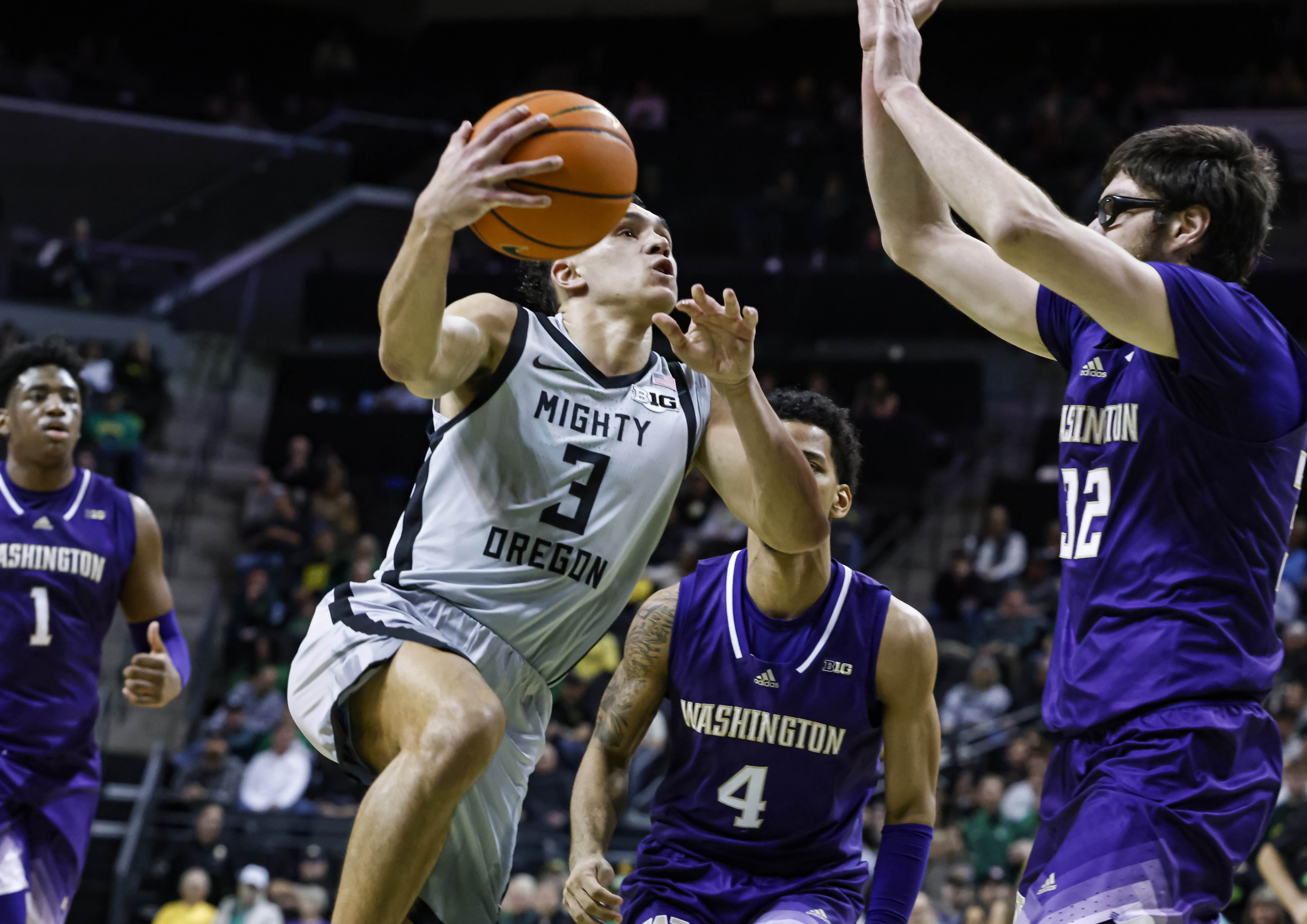 Bamba scores 21 to lead No. 15 Oregon to 82-71 win over Washington