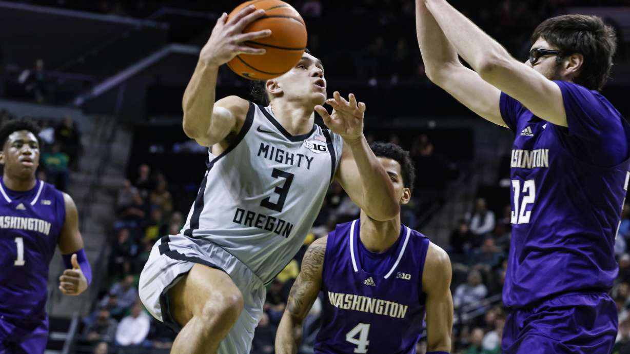 Oregon guard Jackson Shelstad (3) shoots against Washington forward Wilhelm Breidenbach (32) in the first half of an NCAA college basketball game in Eugene, Ore., Tuesday, Jan. 21, 2025.