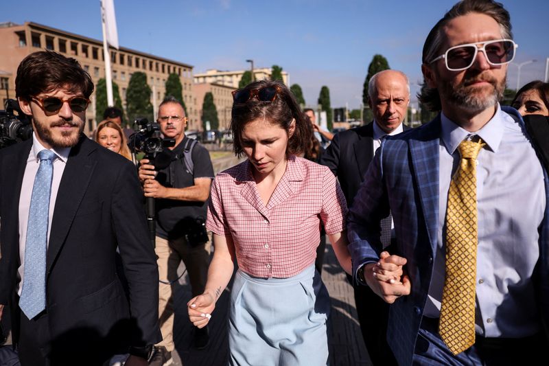 Italy's top court upholds Amanda Knox slander conviction